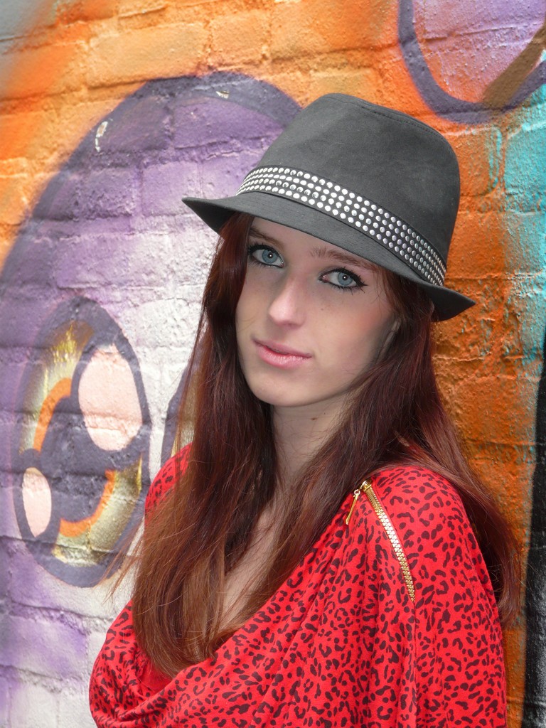 model-suuzz-met-graffiti