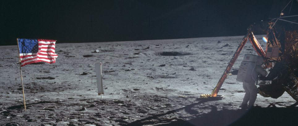 retrofocus-neil-armstrong-en-zijn-hasselblad