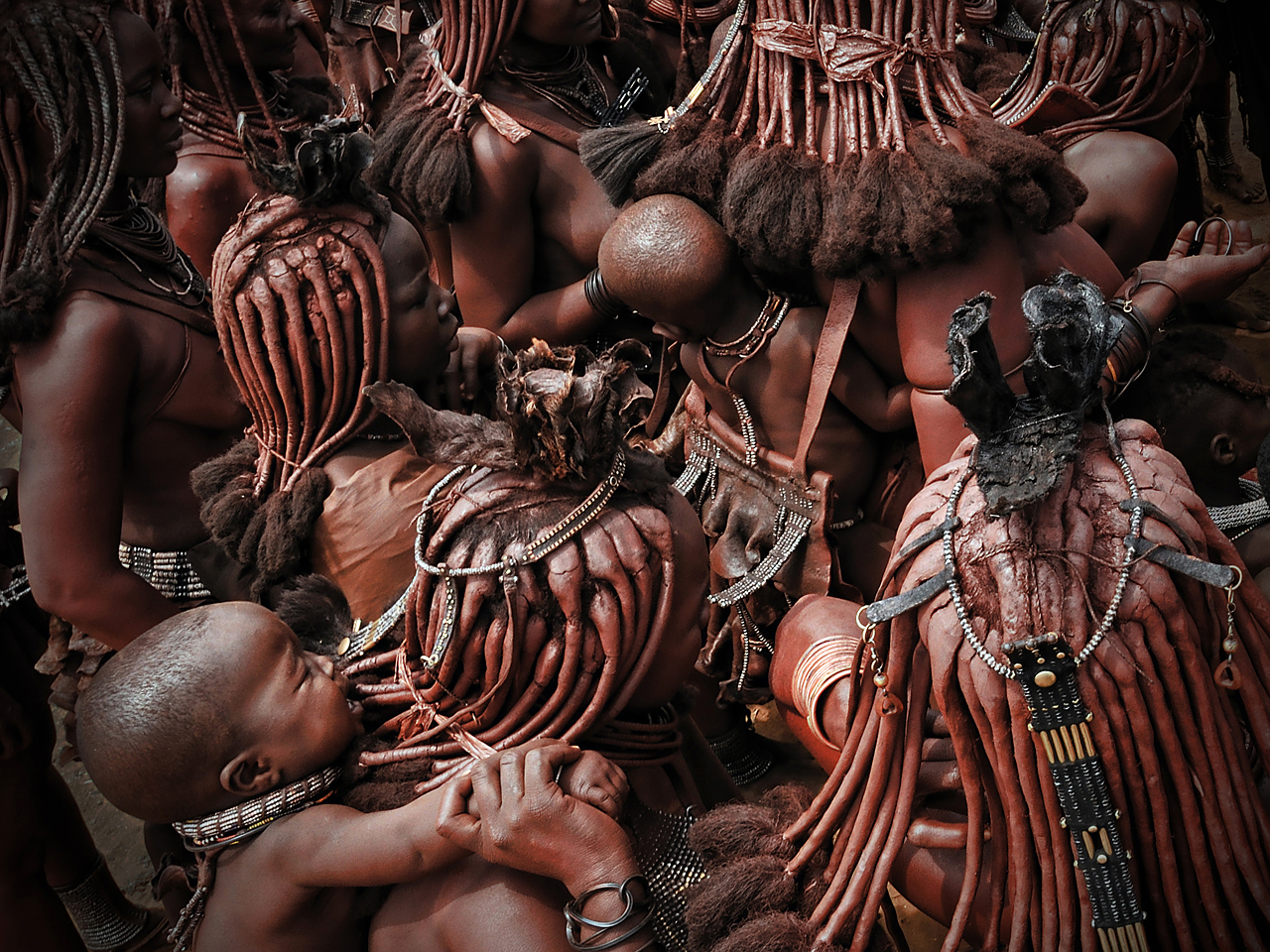himba-vrouwen-met-babys