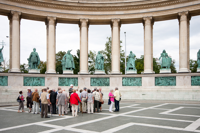 h%C3%B6s%C3%B6k-tere-heroes-square