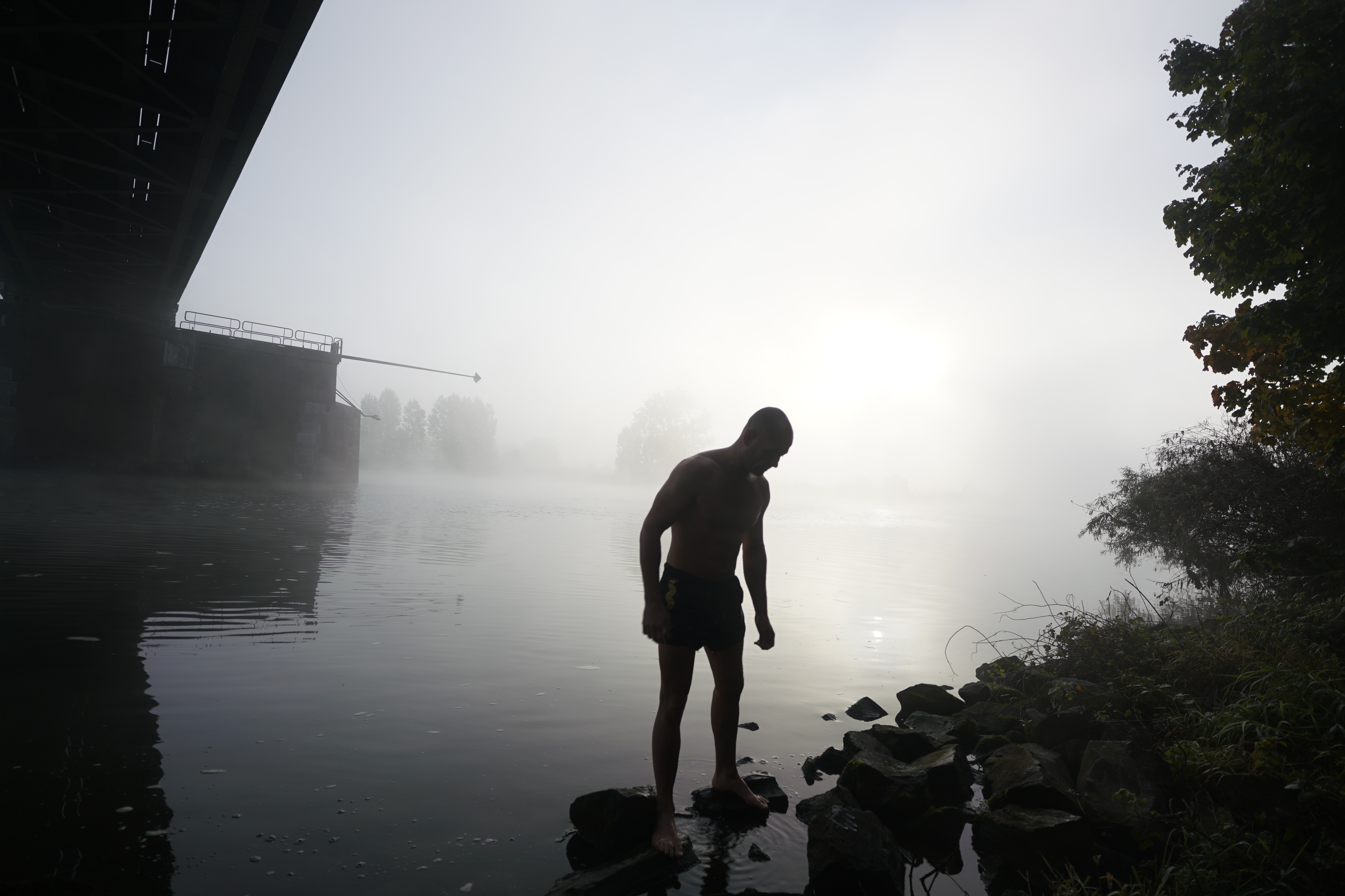 zwemmer-uit-de-maas-bij-ravenstein