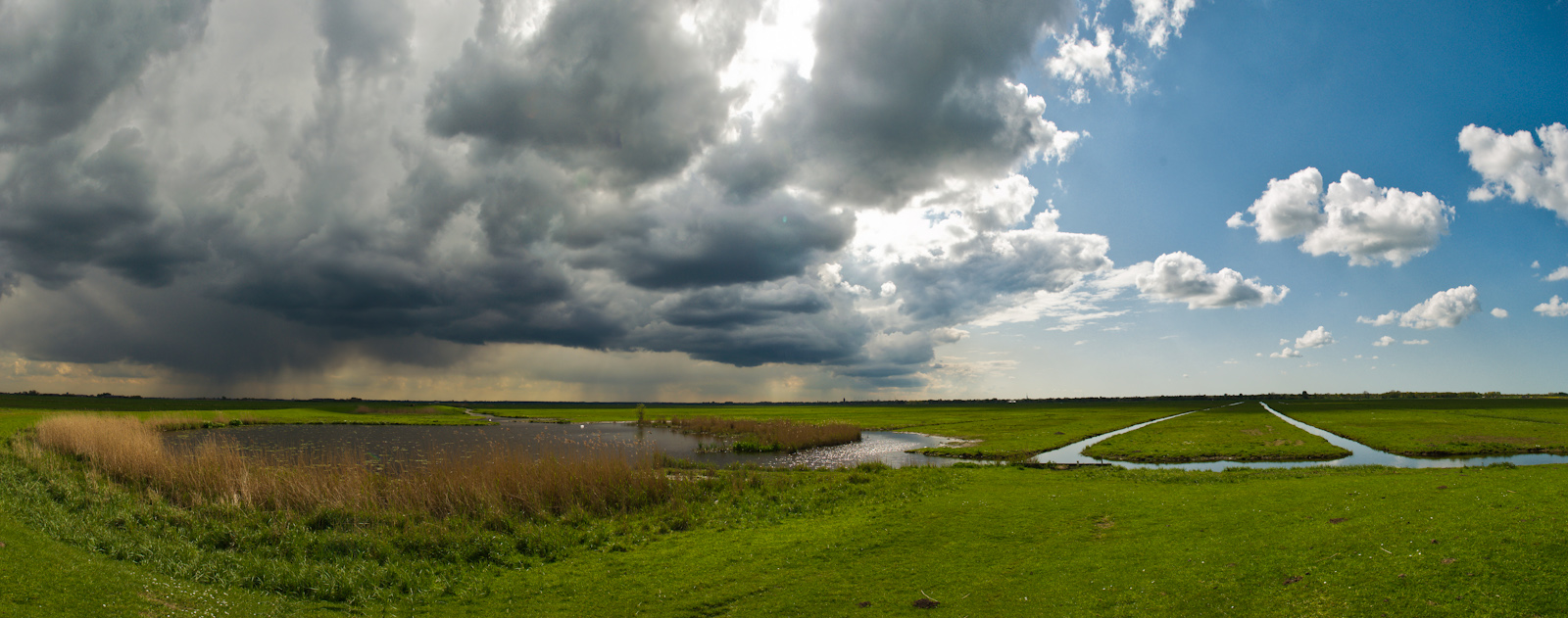 de-grens-tussen-water-en-zon