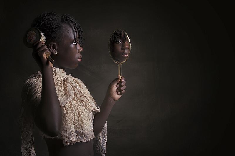 in-de-spotlight-mirror-mirror-in-my-hand-van-carola-kayen-mouthaan