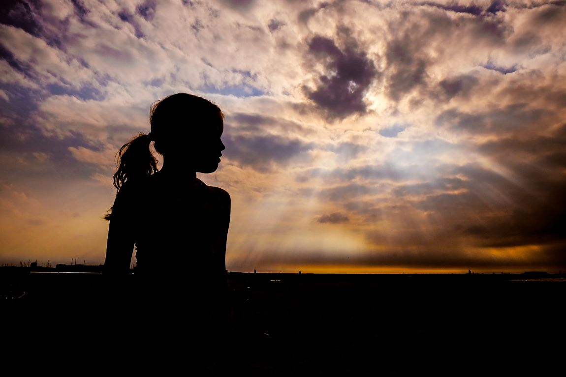 in-de-spotlight-zonsondergang-silhouet-van-jennifer-de-lange