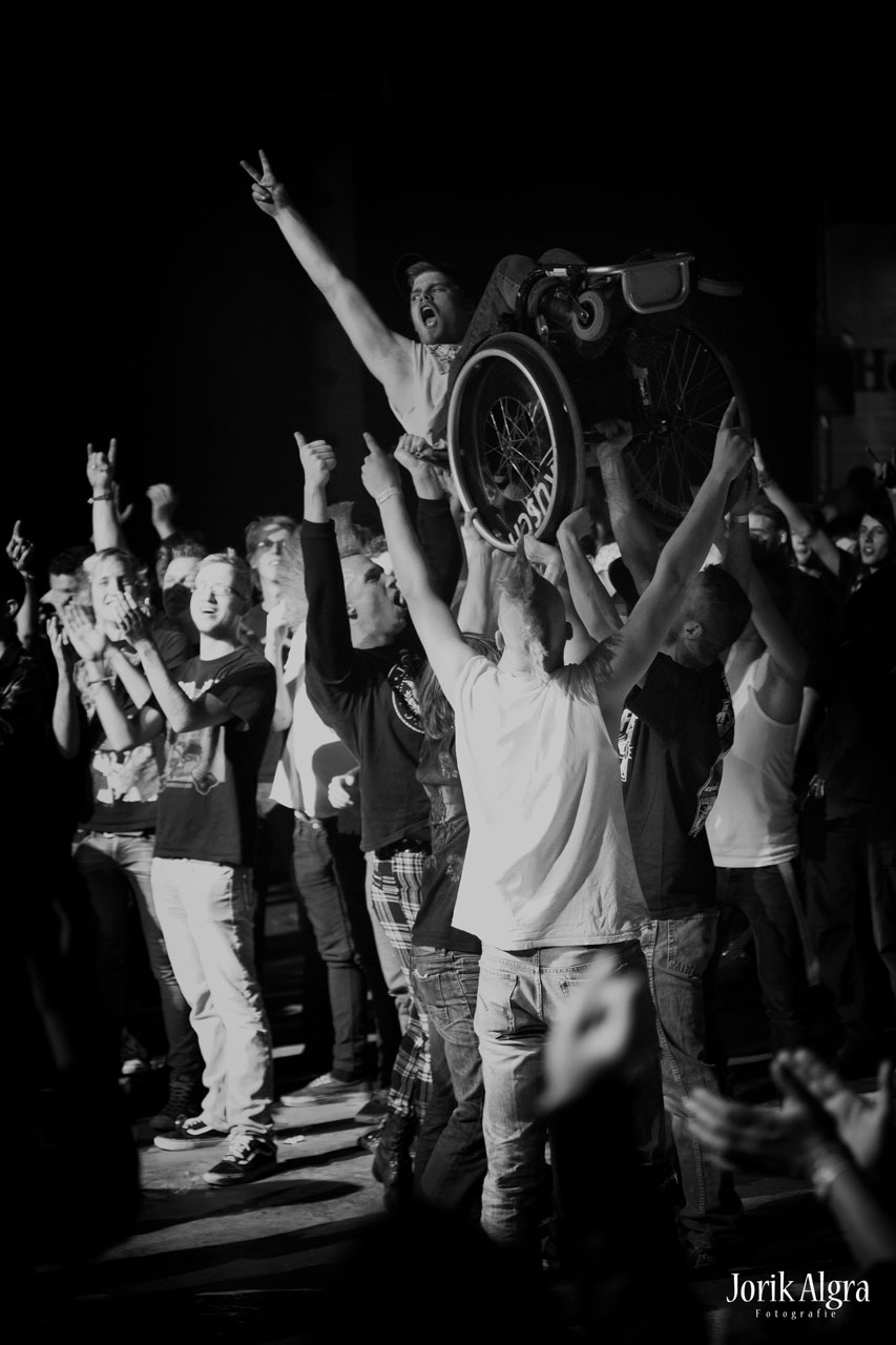 wheelchair-crowdsurfing