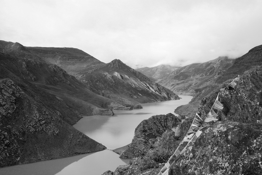 lake-in-the-middle-of-the-himalaya