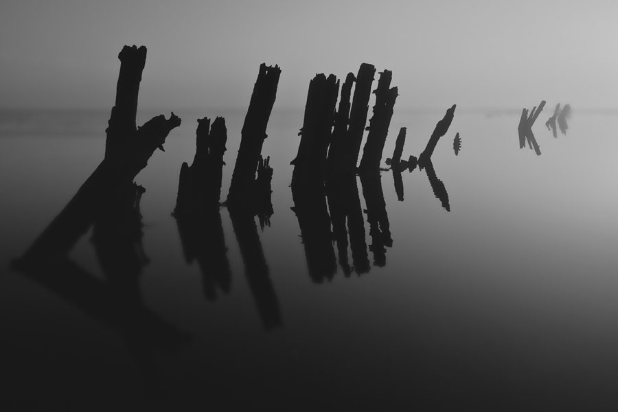 moddergat-in-wit-zwart