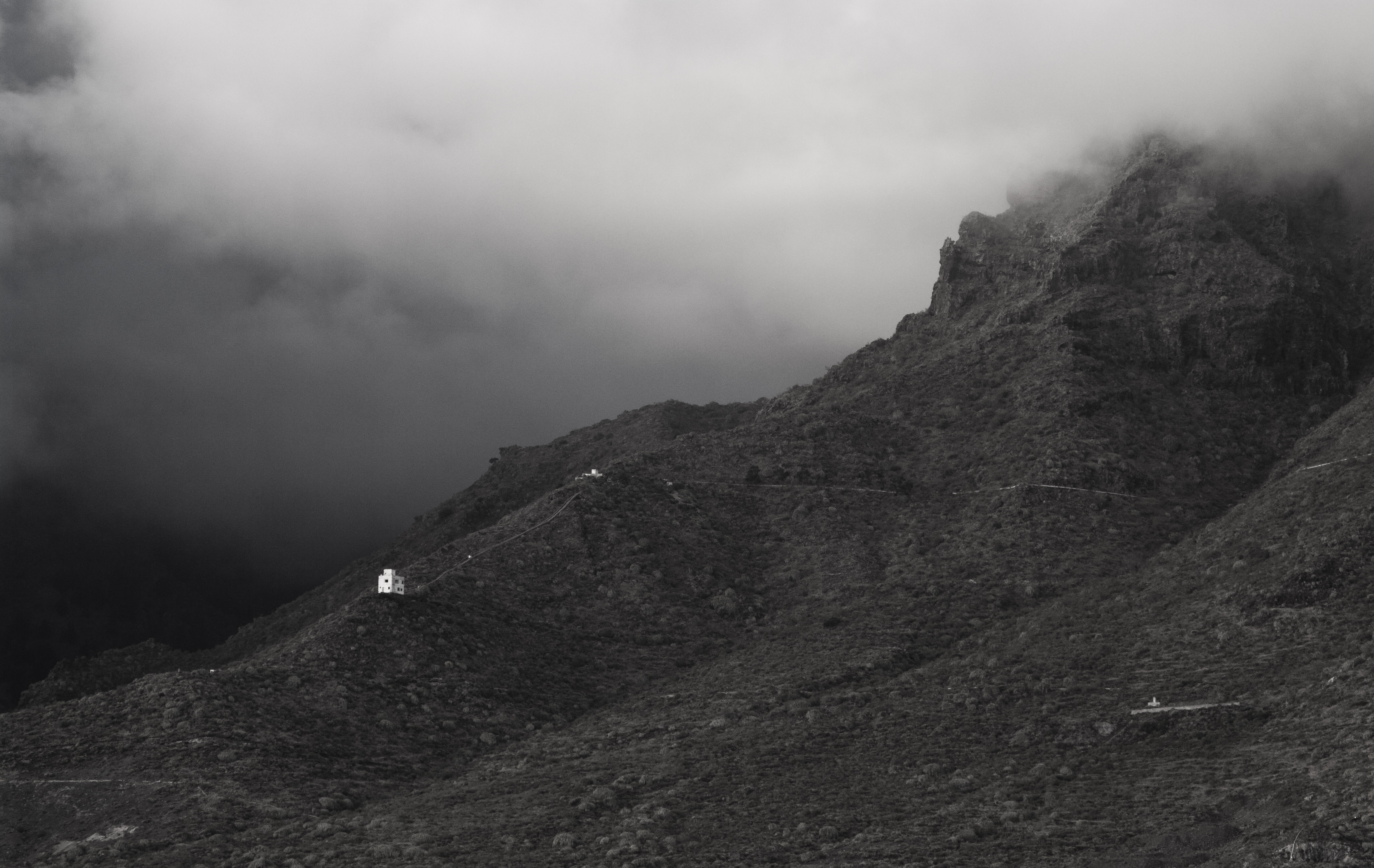 witte-huis-in-de-bergen