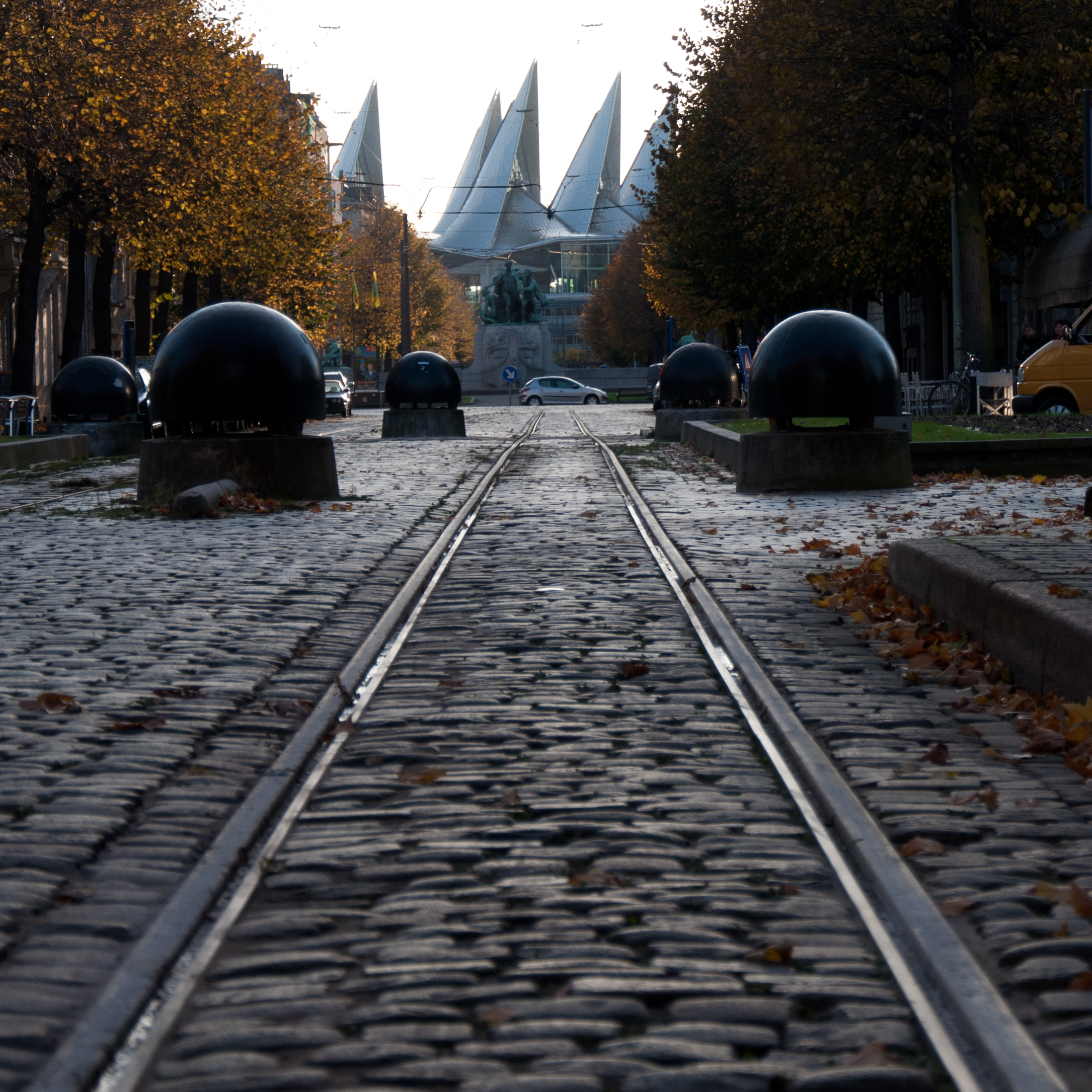 via-het-rechte-pad-naar-het-rechtsgebouw