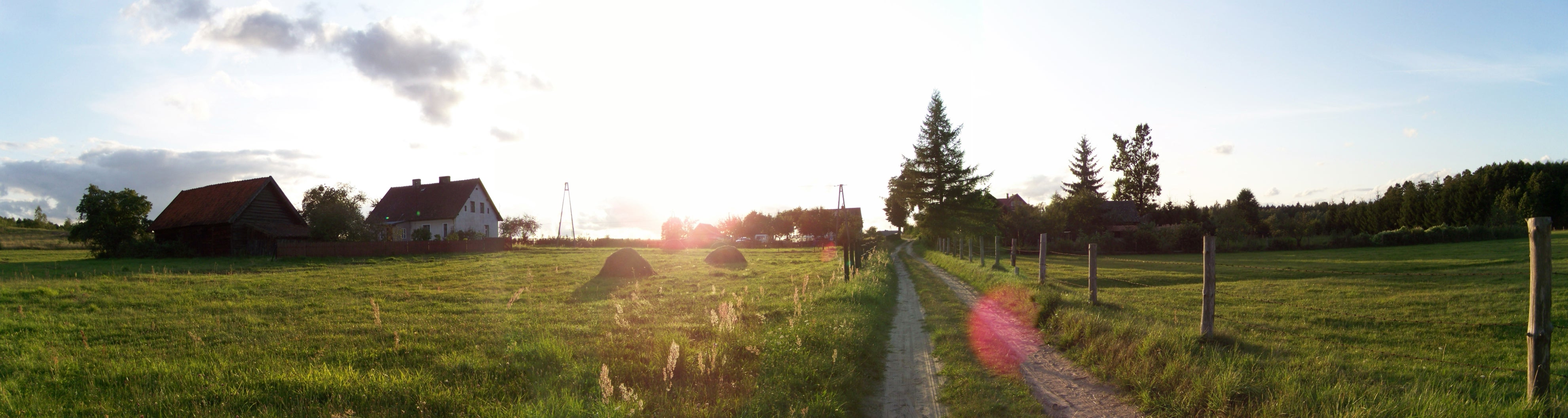 dorp-bij-zonsondergang