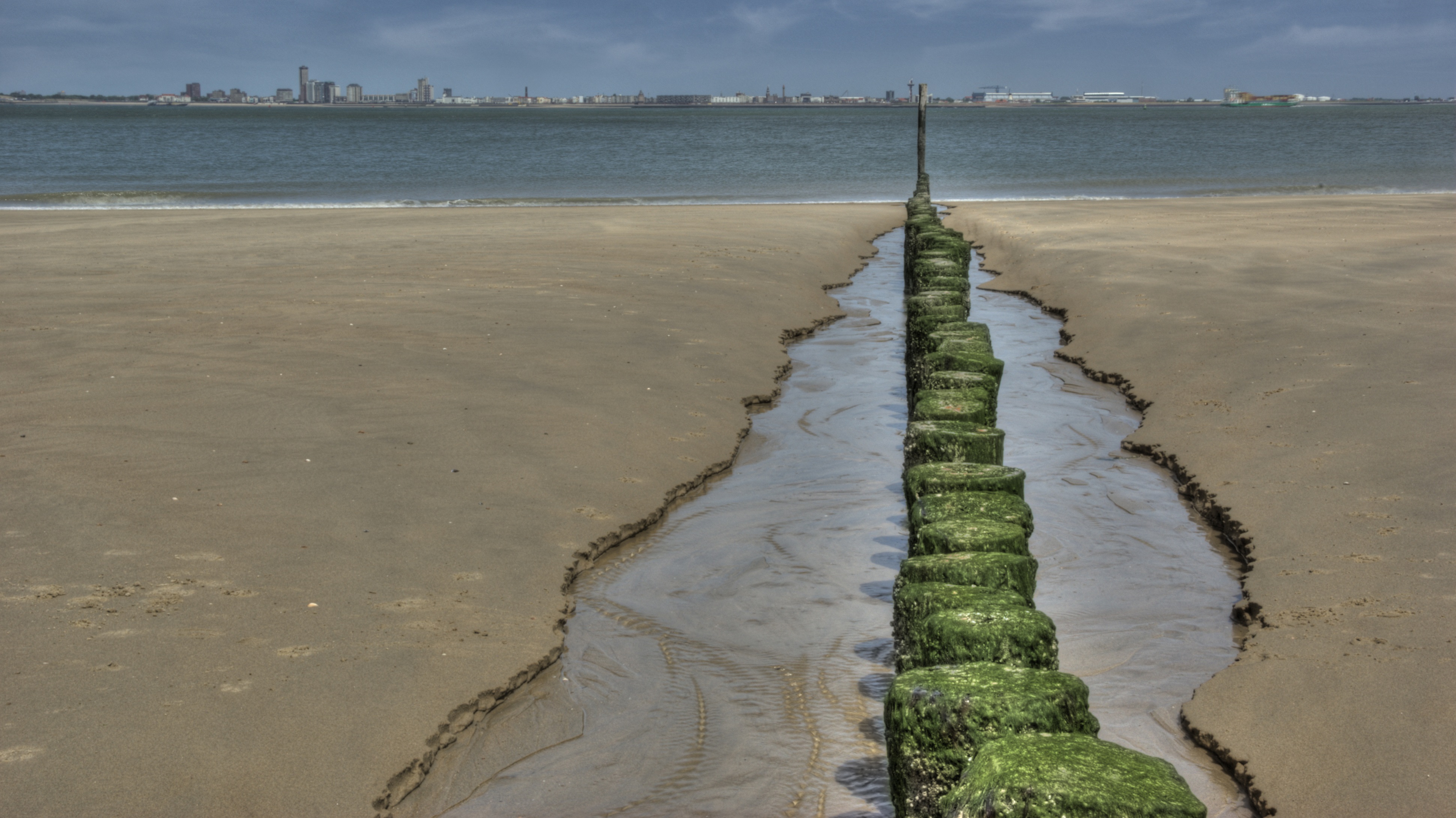 westerschelde-met-skyline-van-vlissingen
