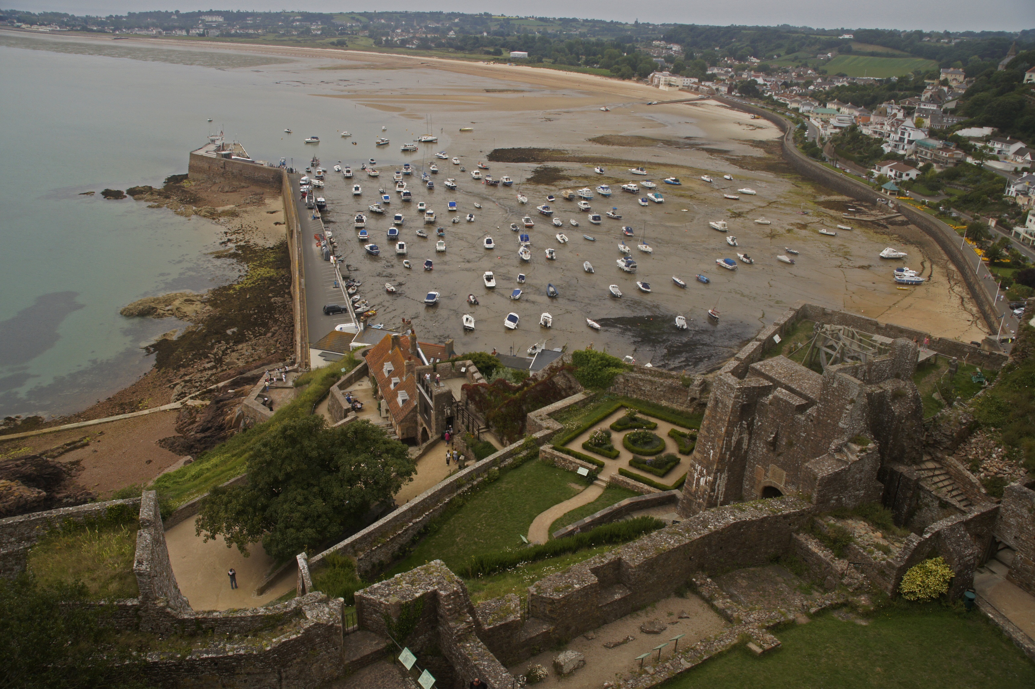 mont-orgueil-castle