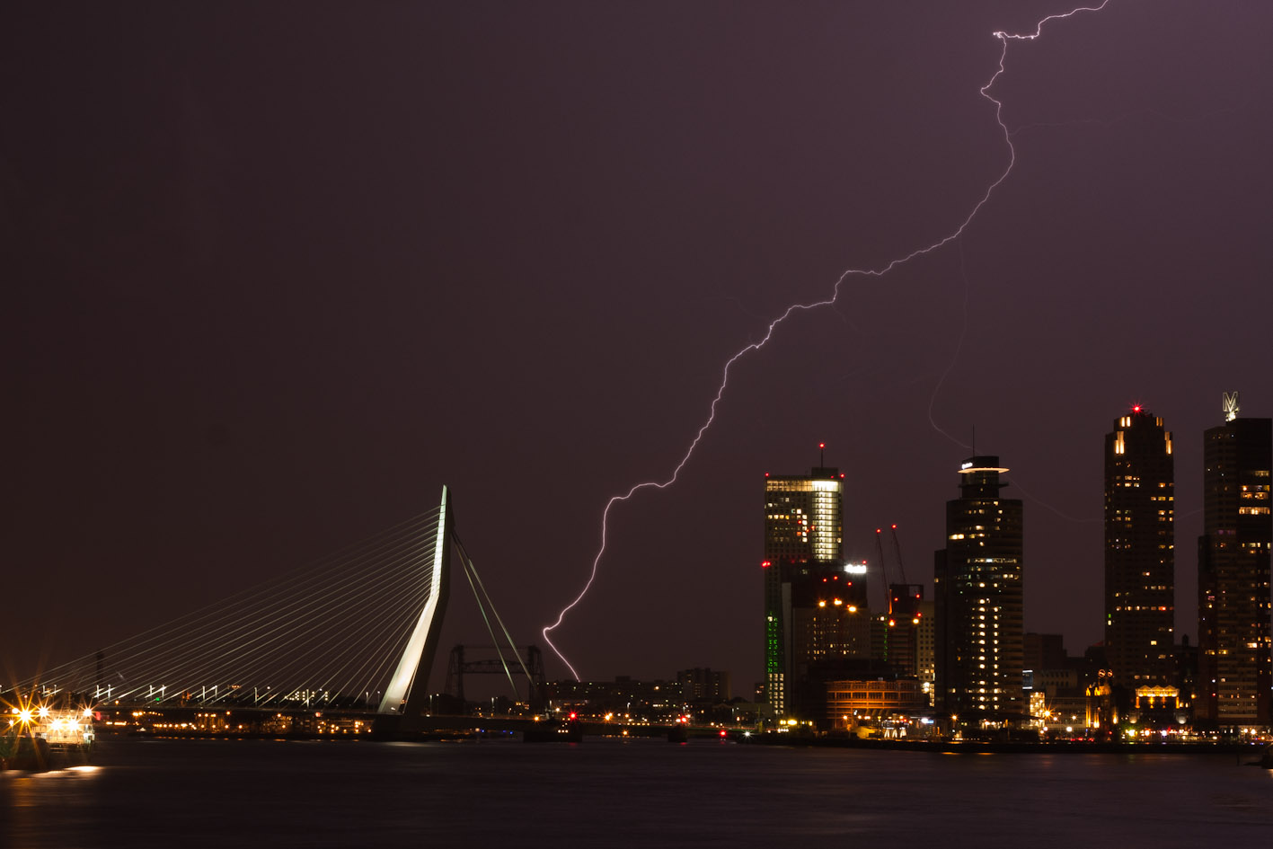 onweer-boven-rotterdam-1
