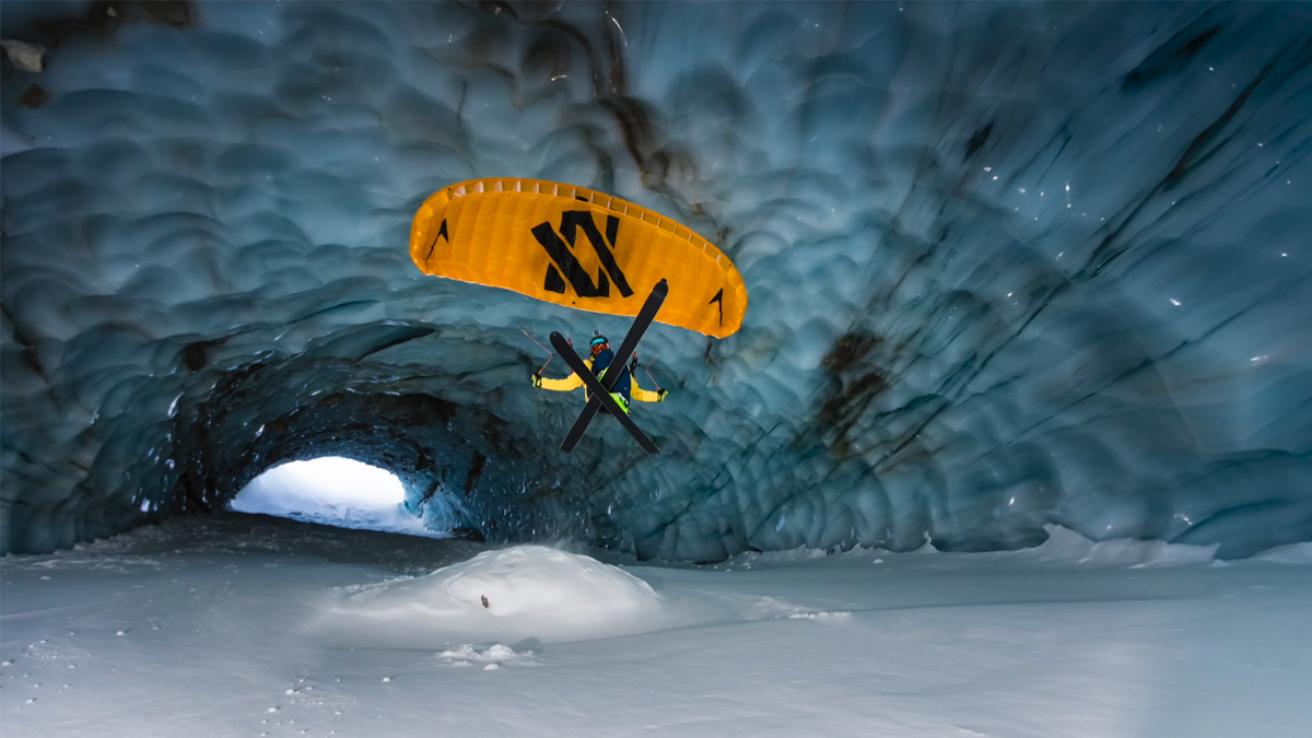 the-blue-room-een-rit-door-een-ijstunnel