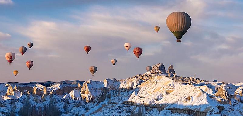 vlieg-door-cappadocie-in-deze-flow-motion-hyperlapse