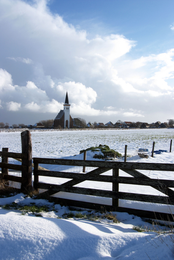 kerkje-den-hoorn-texel-in-de-sneeuw