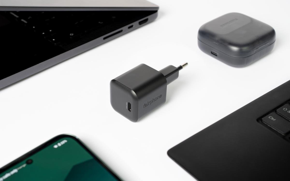 fairphone-zet-nieuwe-standaard-opladers