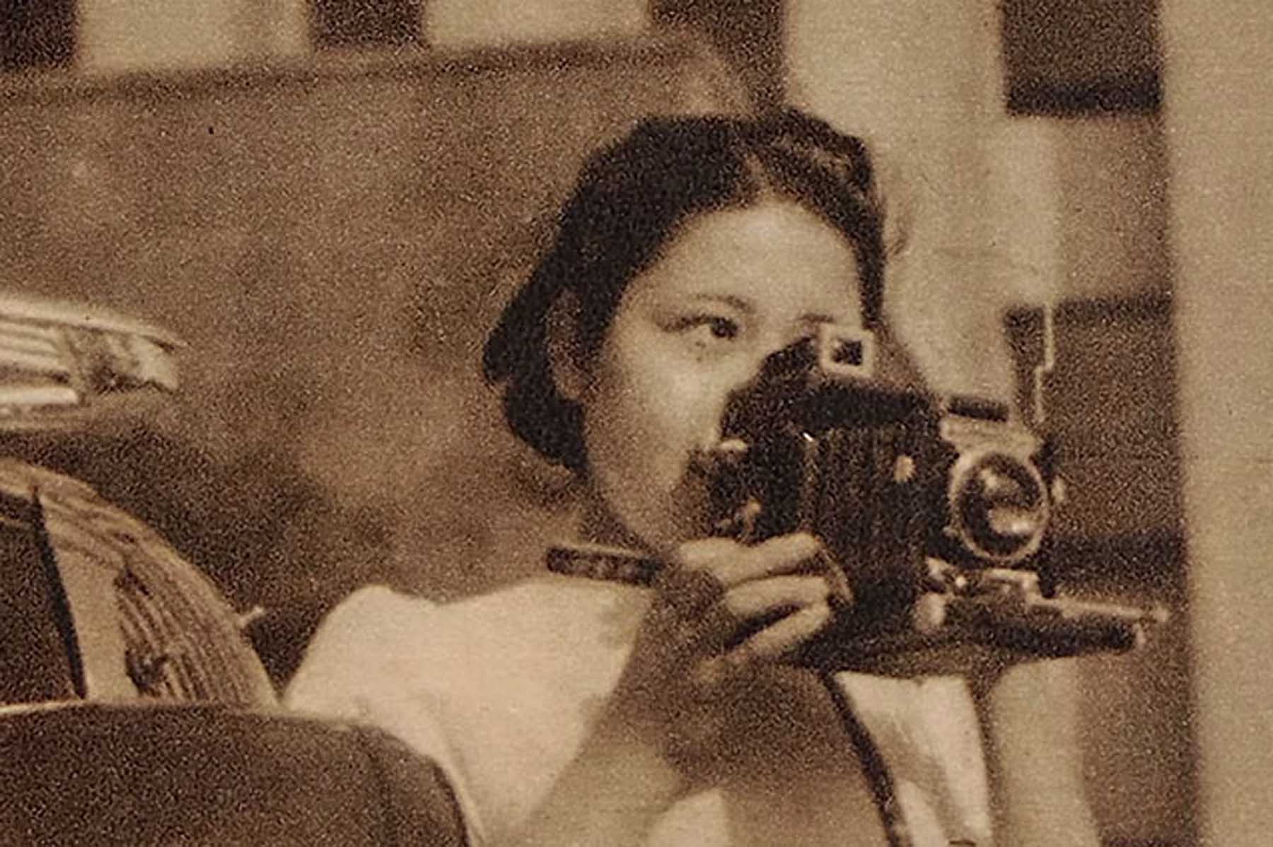 eerste-vrouwelijke-japanse-fotojournalist-fotografeert-nog-steeds