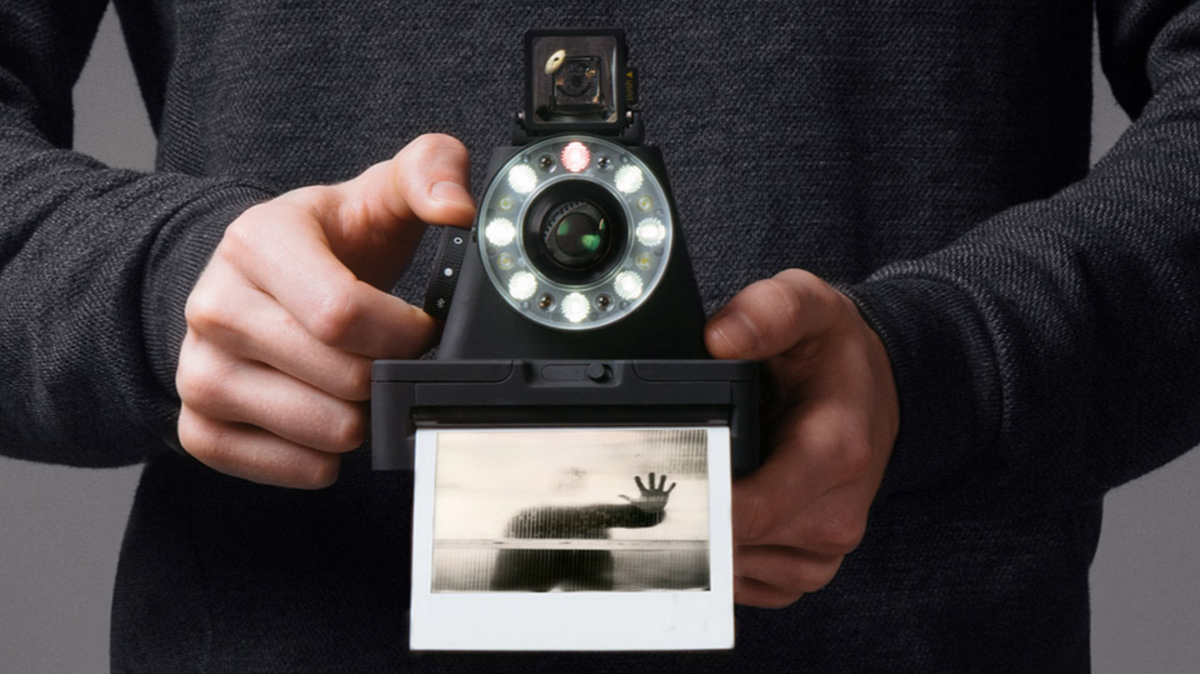 hands-on-impossible-i-1-polaroid-camera