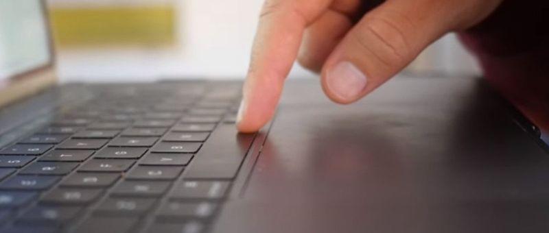 simpel-stof-noodlottig-voor-toetsenbord-peperduur-macbook