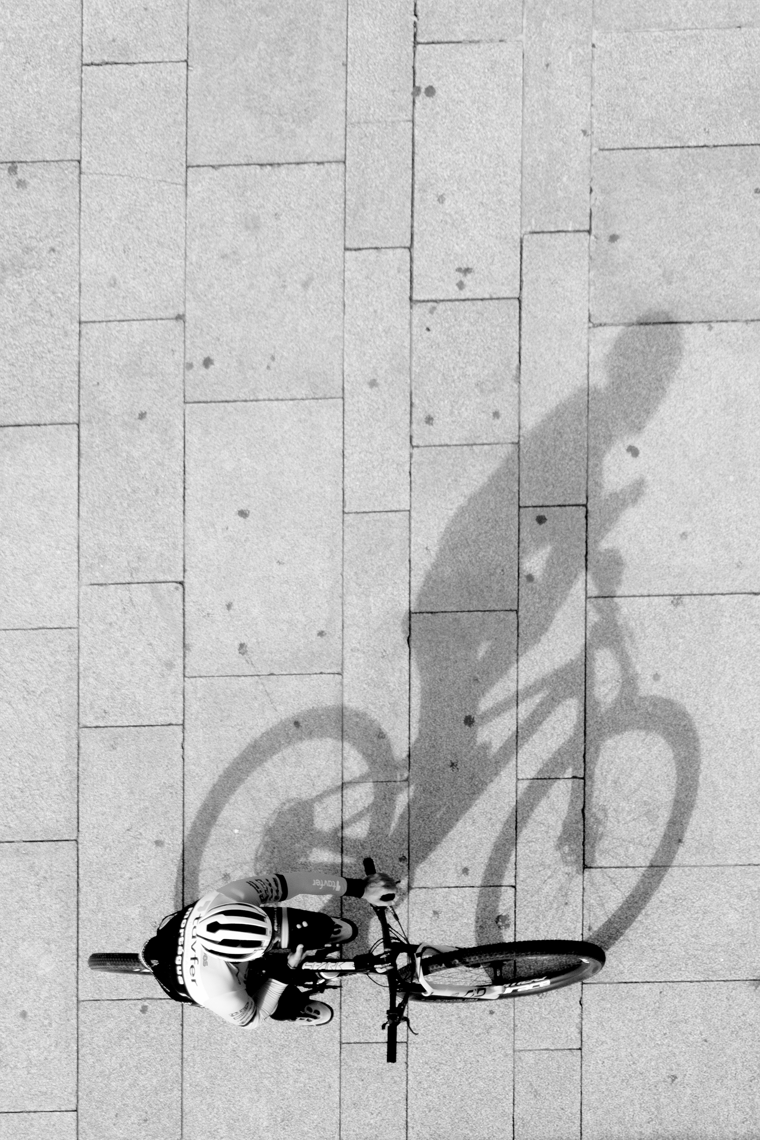 fietsen-in-de-rand-van-je-schaduw