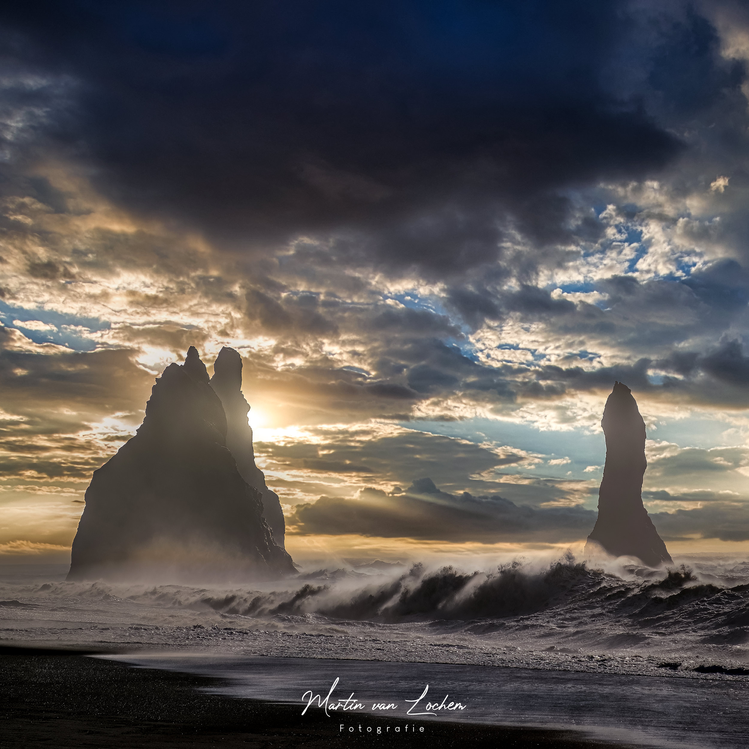 black-sand-beach-ijsland