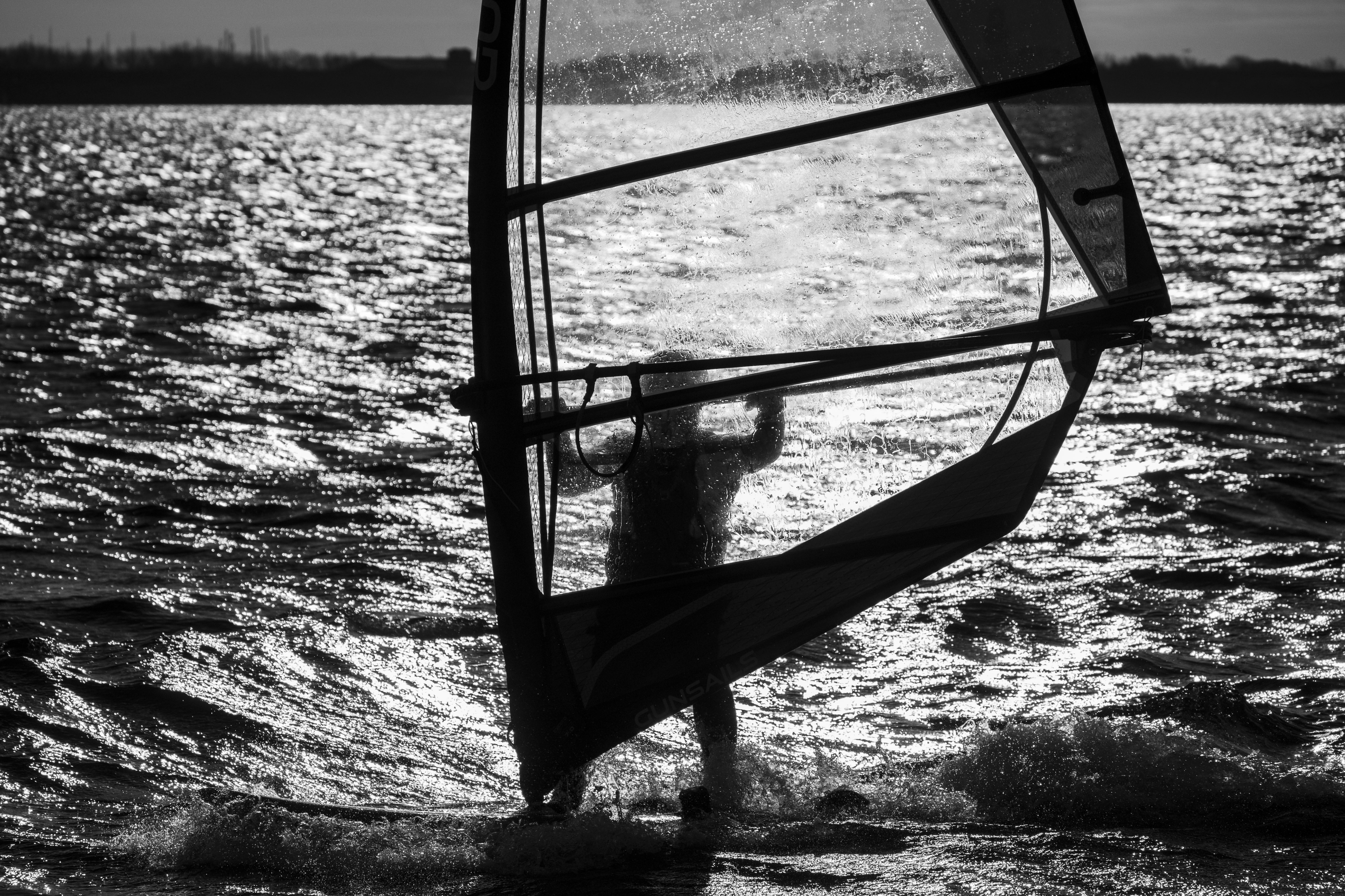 surfer-in-tegenlicht