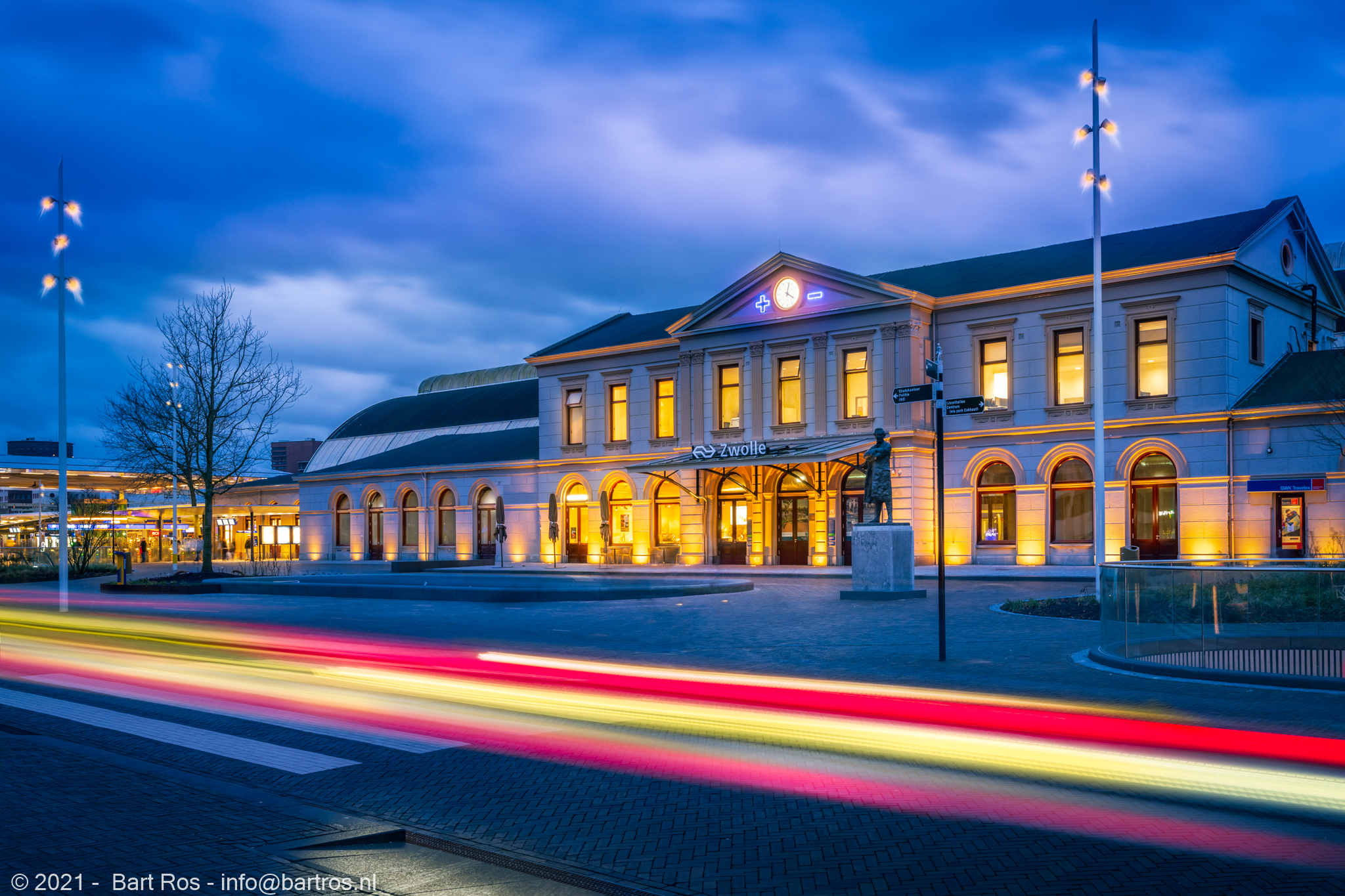 langesluitertijd-foto-van-het-centraal-station-van-zwolle-in-overijssel