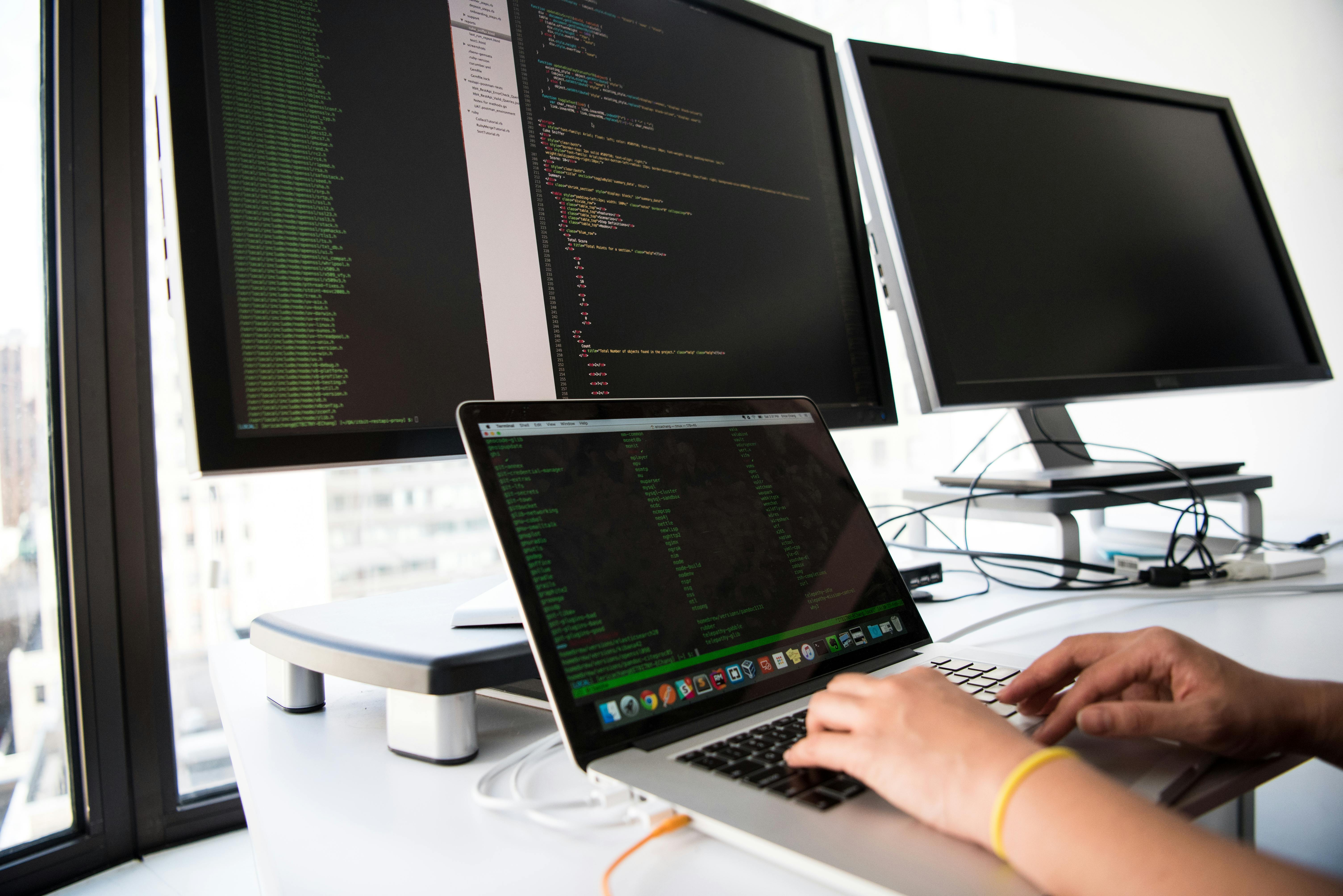Monitor for Hybrid Work: This Really Matters