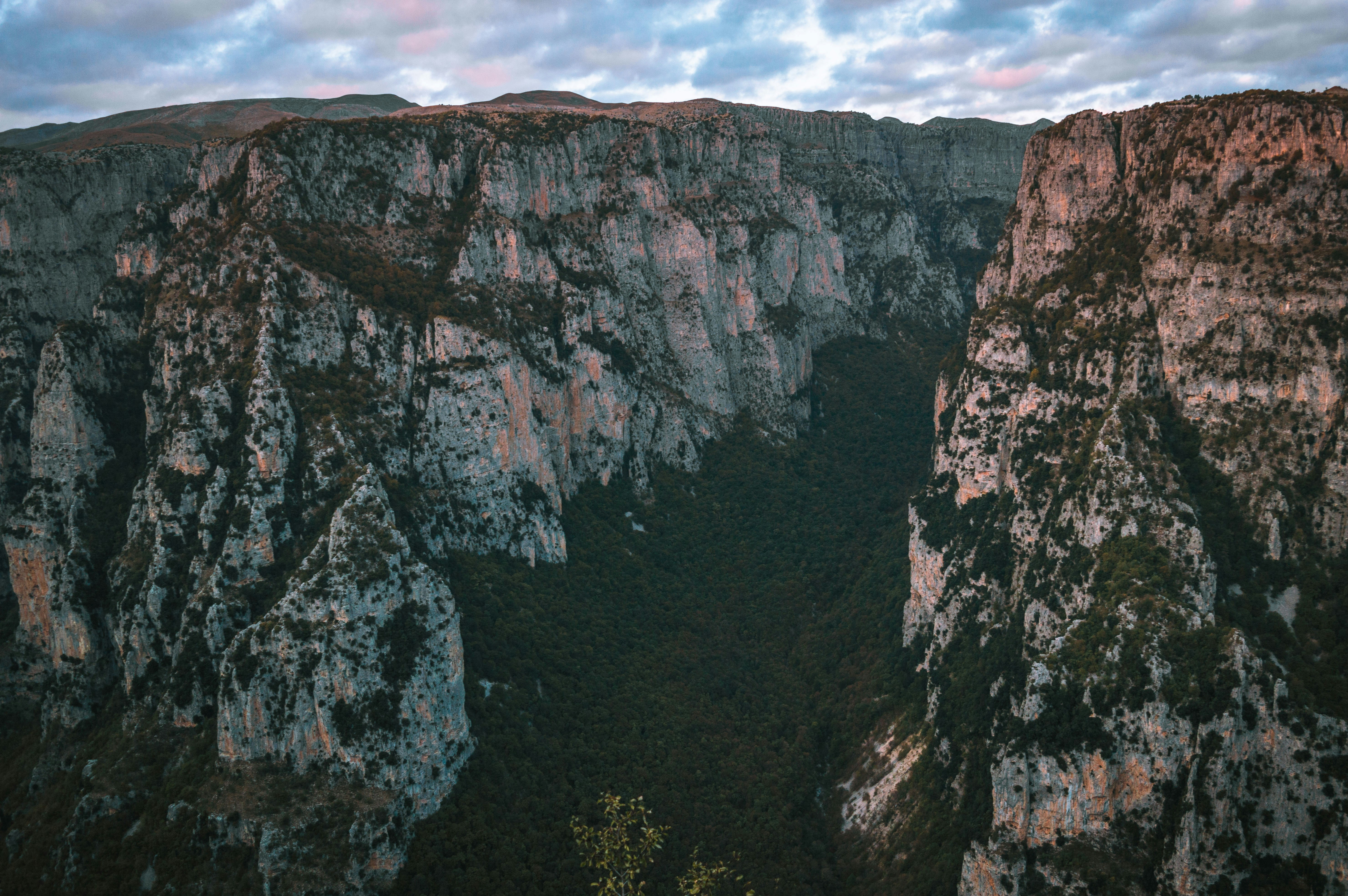 vikos-gorge-fotografie-diepe-kloven-en-lichtspel