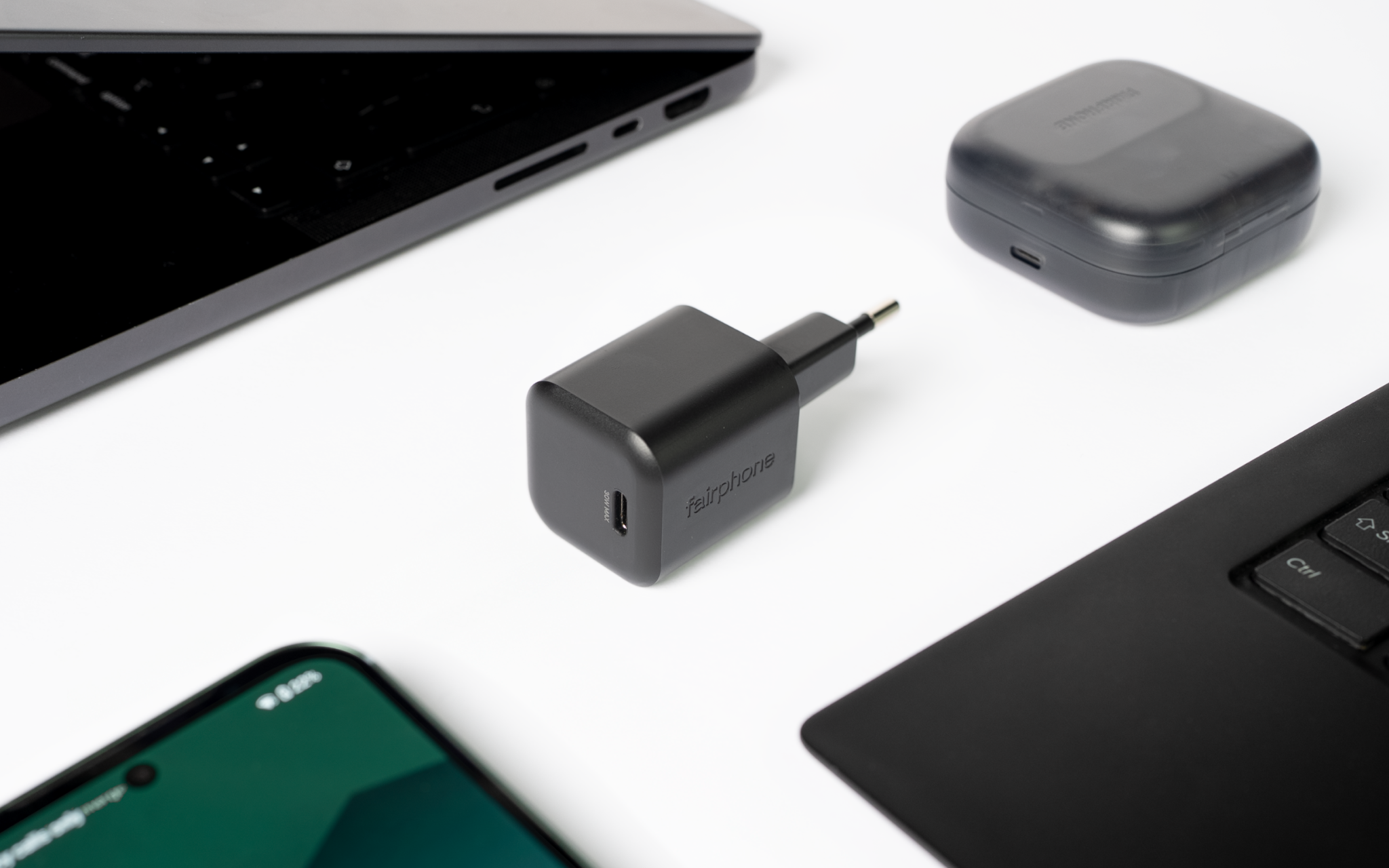 fairphone-zet-nieuwe-standaard-opladers