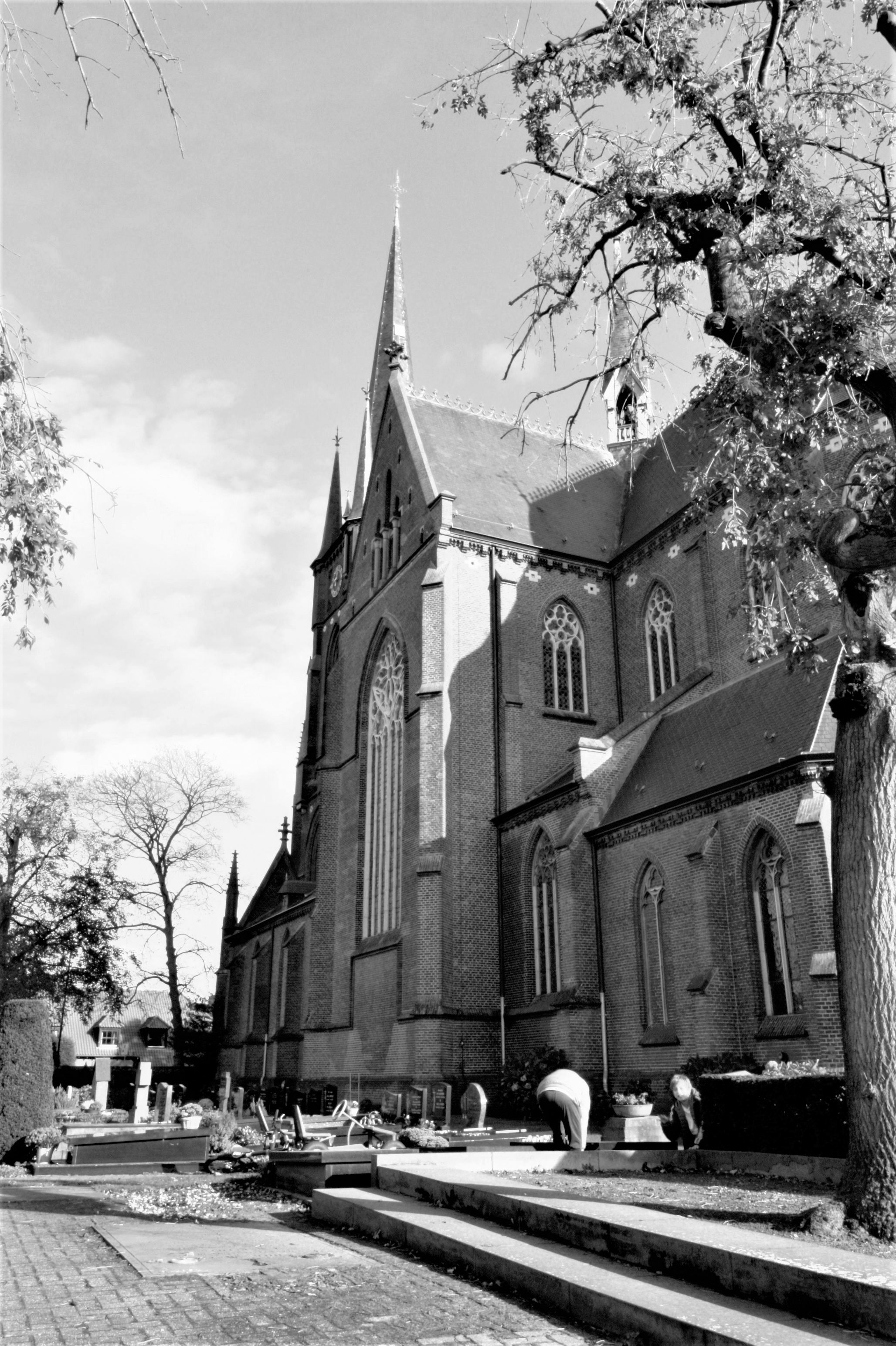 kerk-vant-dorp-in-zwart-wit