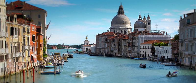 mustsee-e%C3%A9n-dag-veneti%C3%AB-in-time-lapse-en-tilt-shift