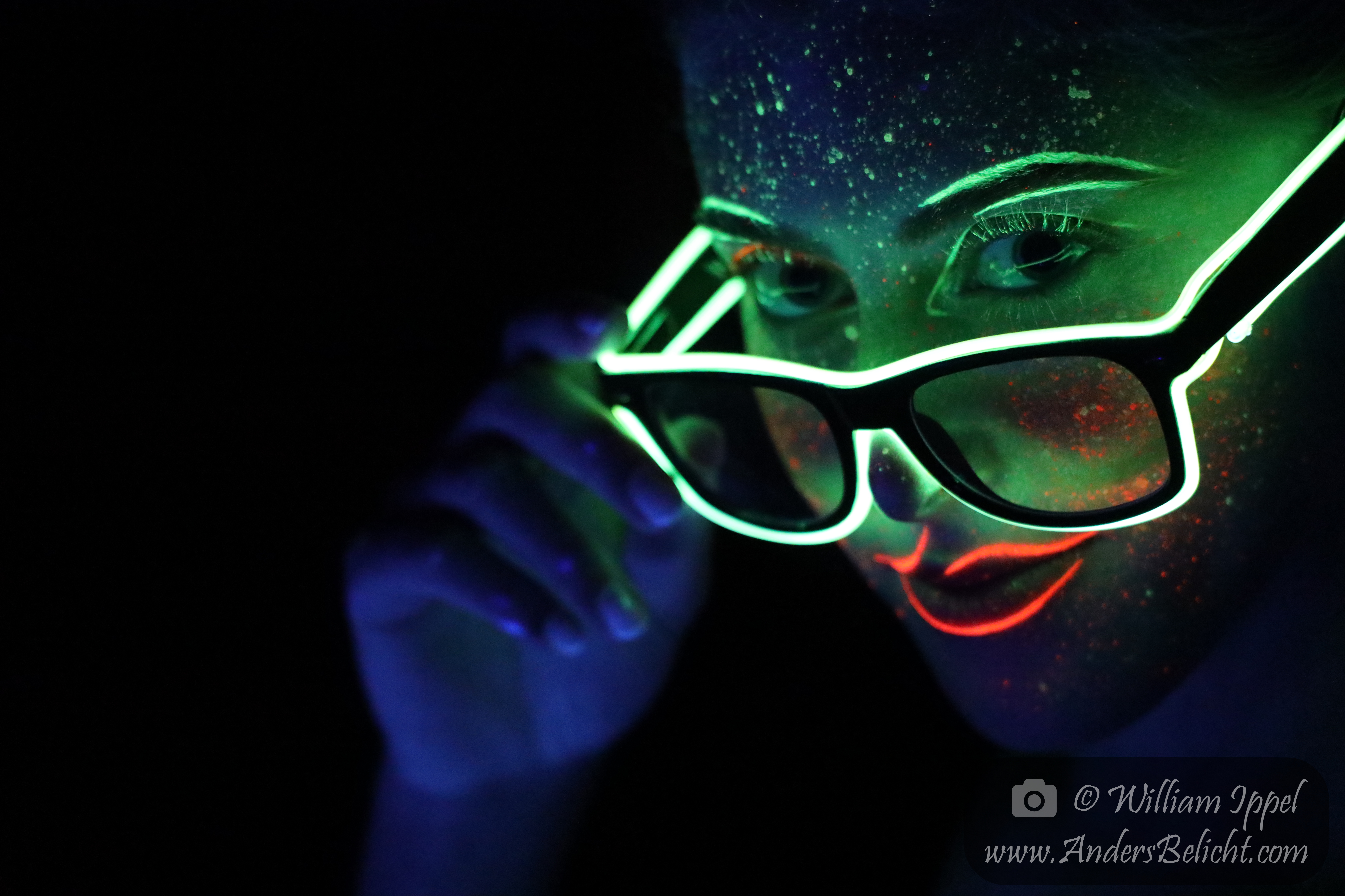 glow-in-the-dark-neon-shoot