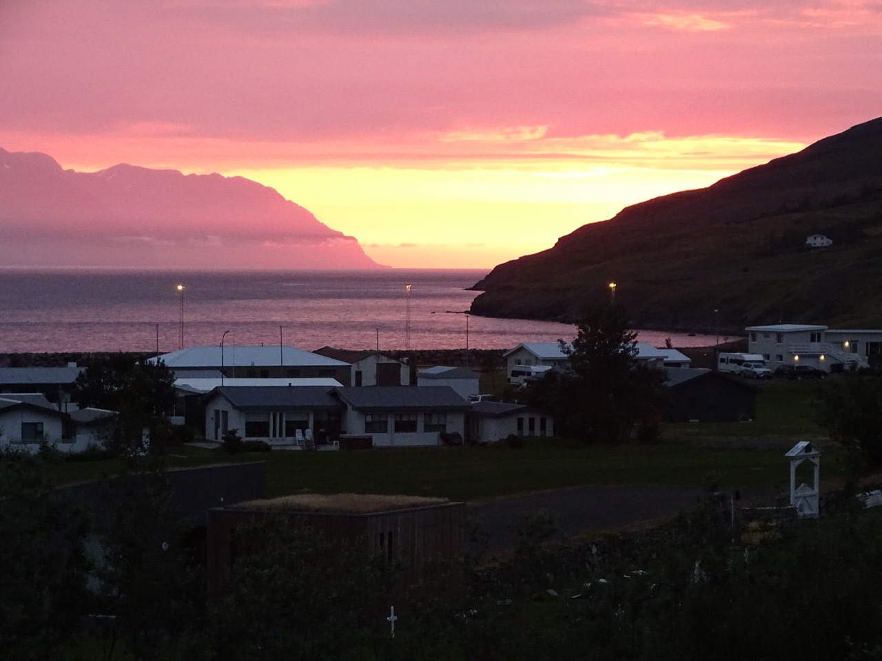 zonsondergang-in-grenivik-ijsland