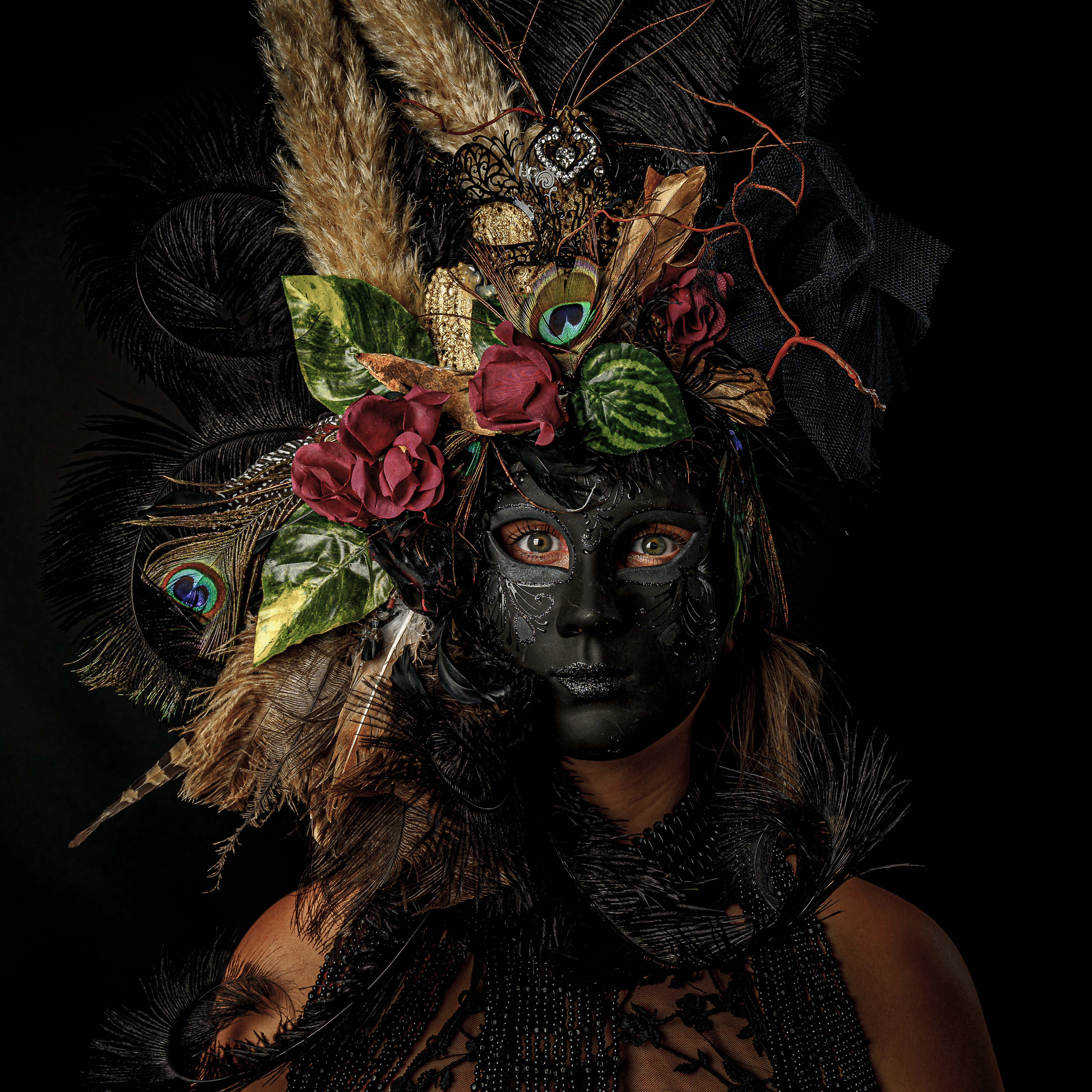 looks-behind-the-mask