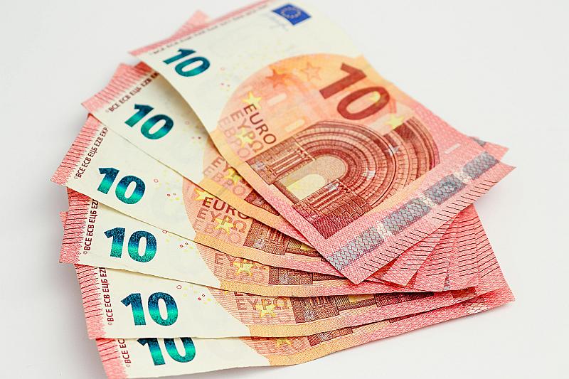 hoeveel-geld-heb-je-nu-echt-nodig-voor-een-leuk-avondje-in-het-online-casino
