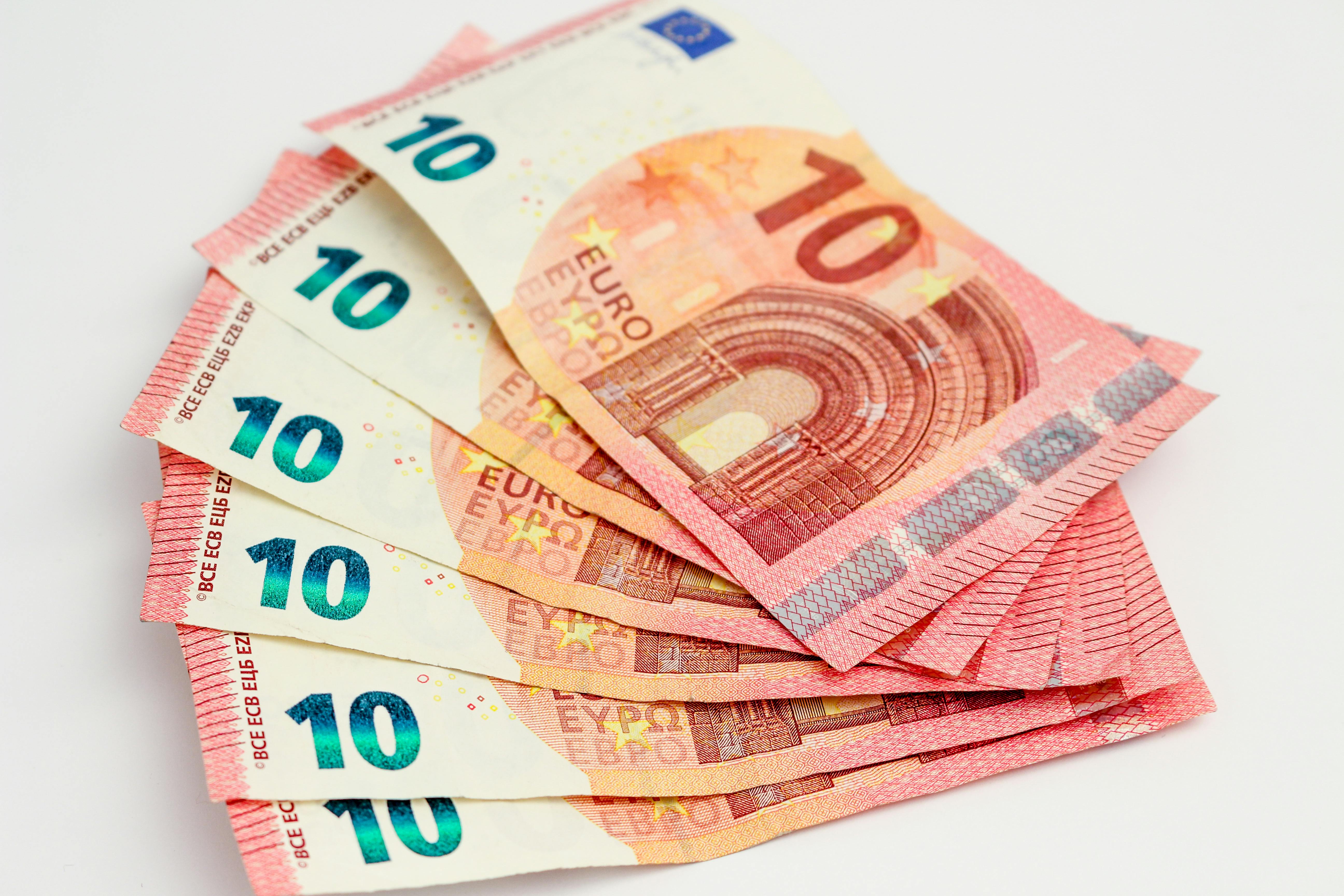 hoeveel-geld-heb-je-nu-echt-nodig-voor-een-leuk-avondje-in-het-online-casino