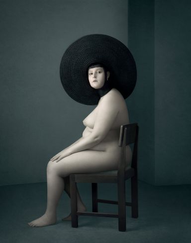 solotentoonstelling-justine-tjallinks-niet-normatieve-schoonheid-in-een-perfecte-wereld