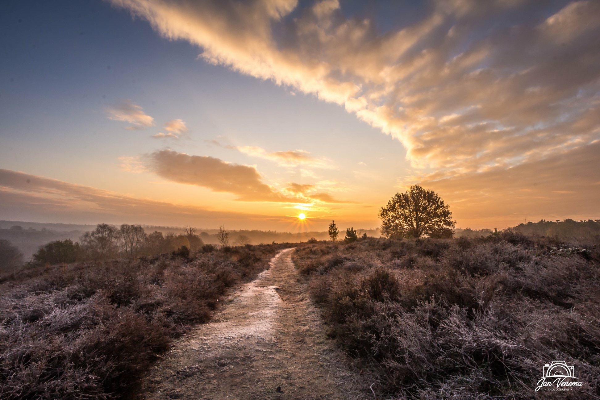 de-zon-komt-op-boven-de-posbank