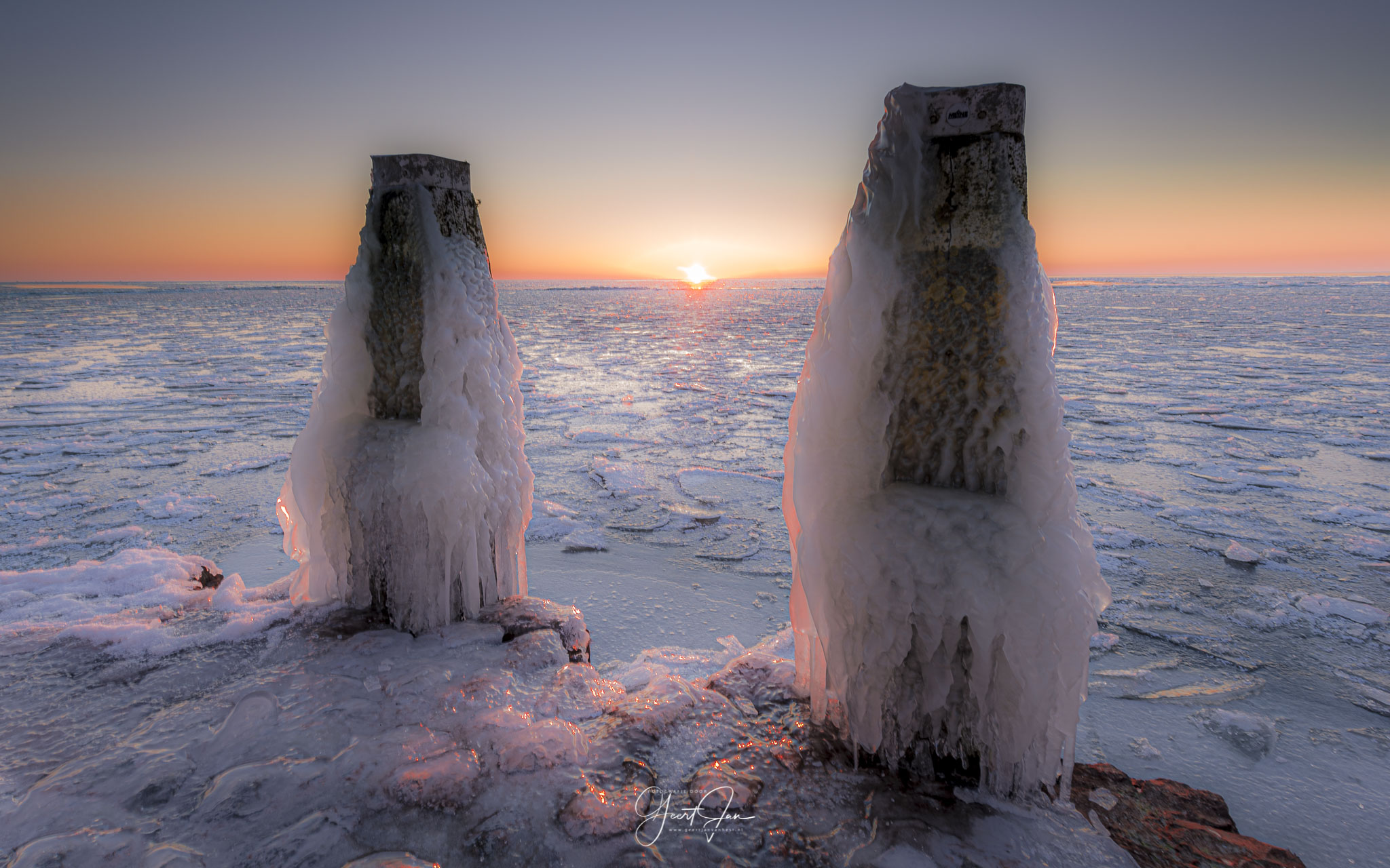 zonsopkomst-tussen-de-palen