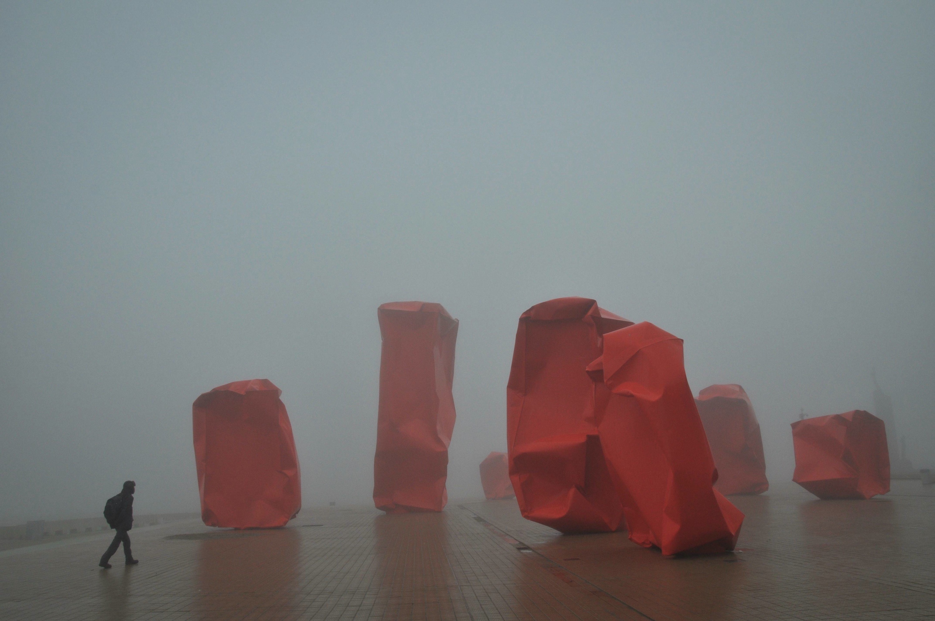 kunstwerk-in-herfstmist