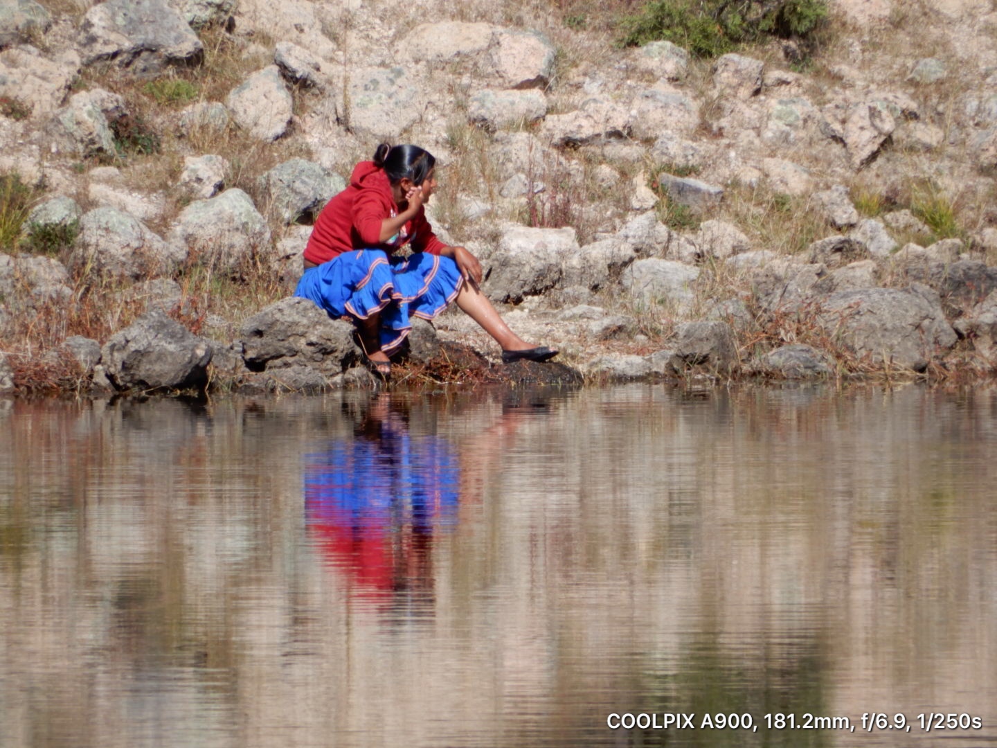indiaanse-vrouw-van-de-raramuri-aan-het-wassen