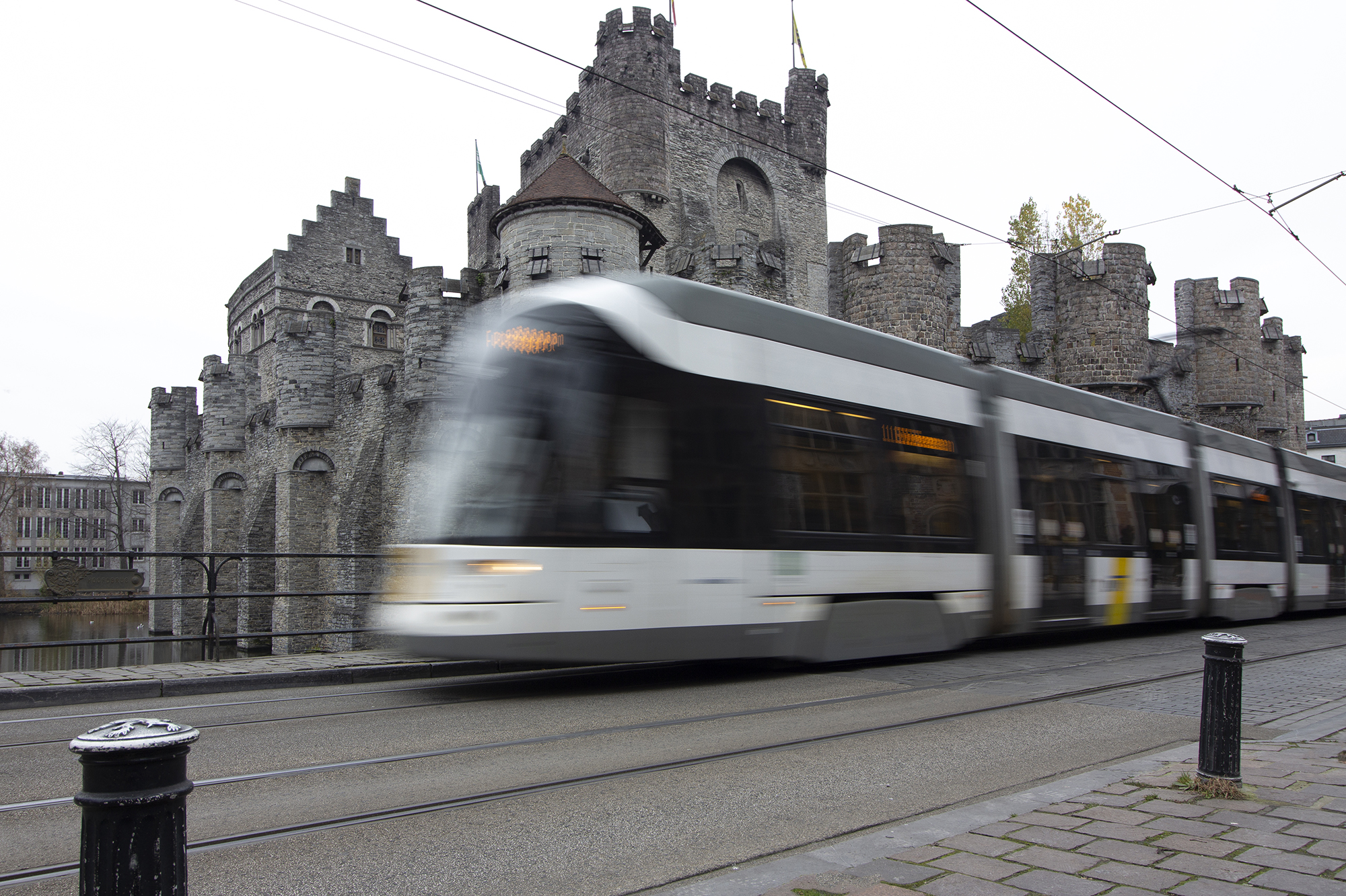 ghent-2020-modern-transportation-versus-historical-building