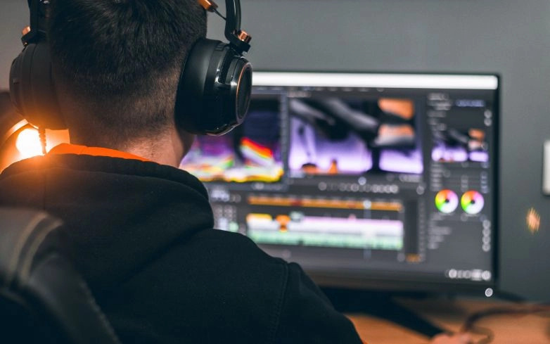 BenQ SW271C - New USB-C Monitor for Video and Image Editing in Lifelike Colors