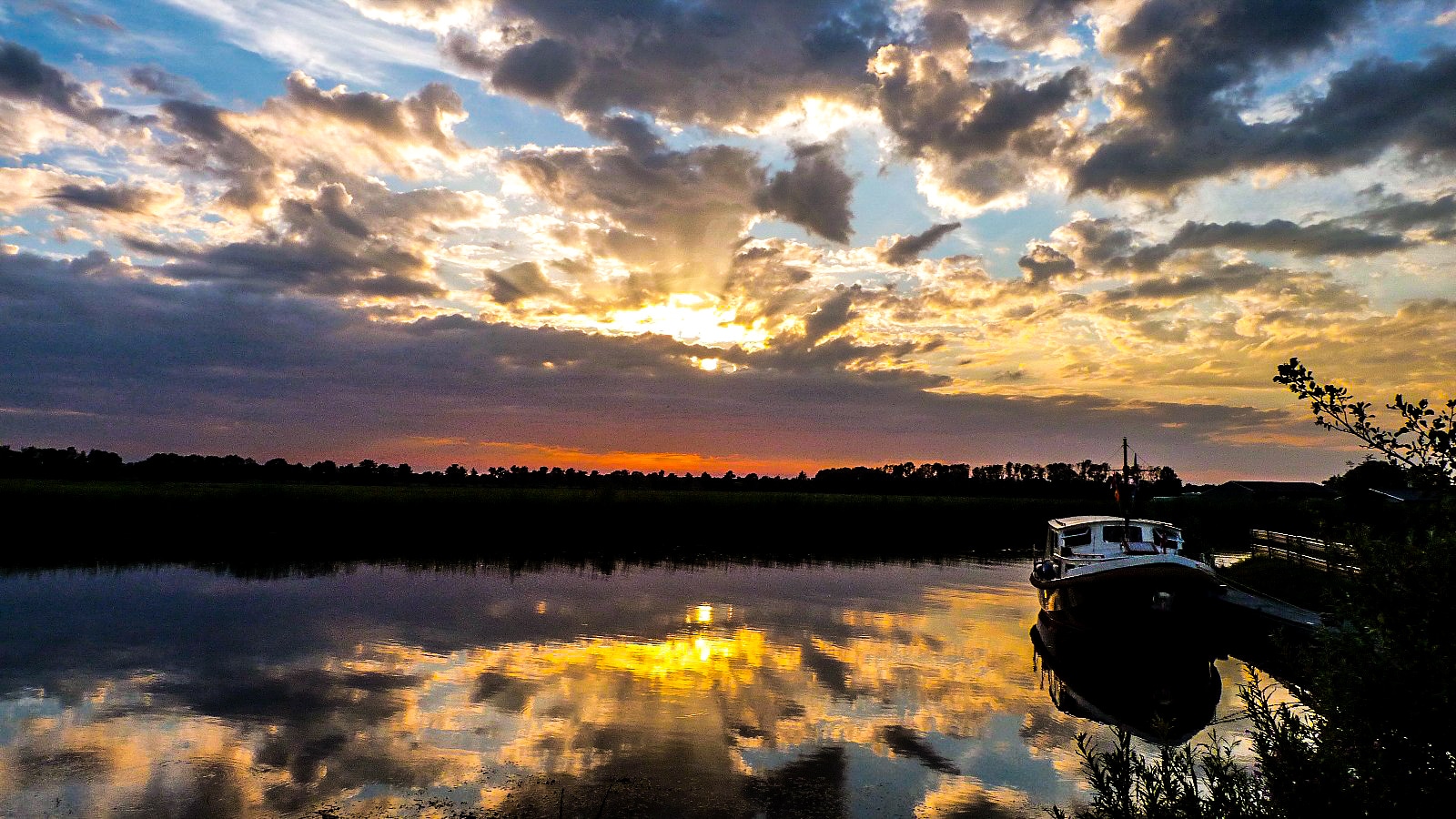 reflectie-met-zonsondergang-%F0%9F%98%8D