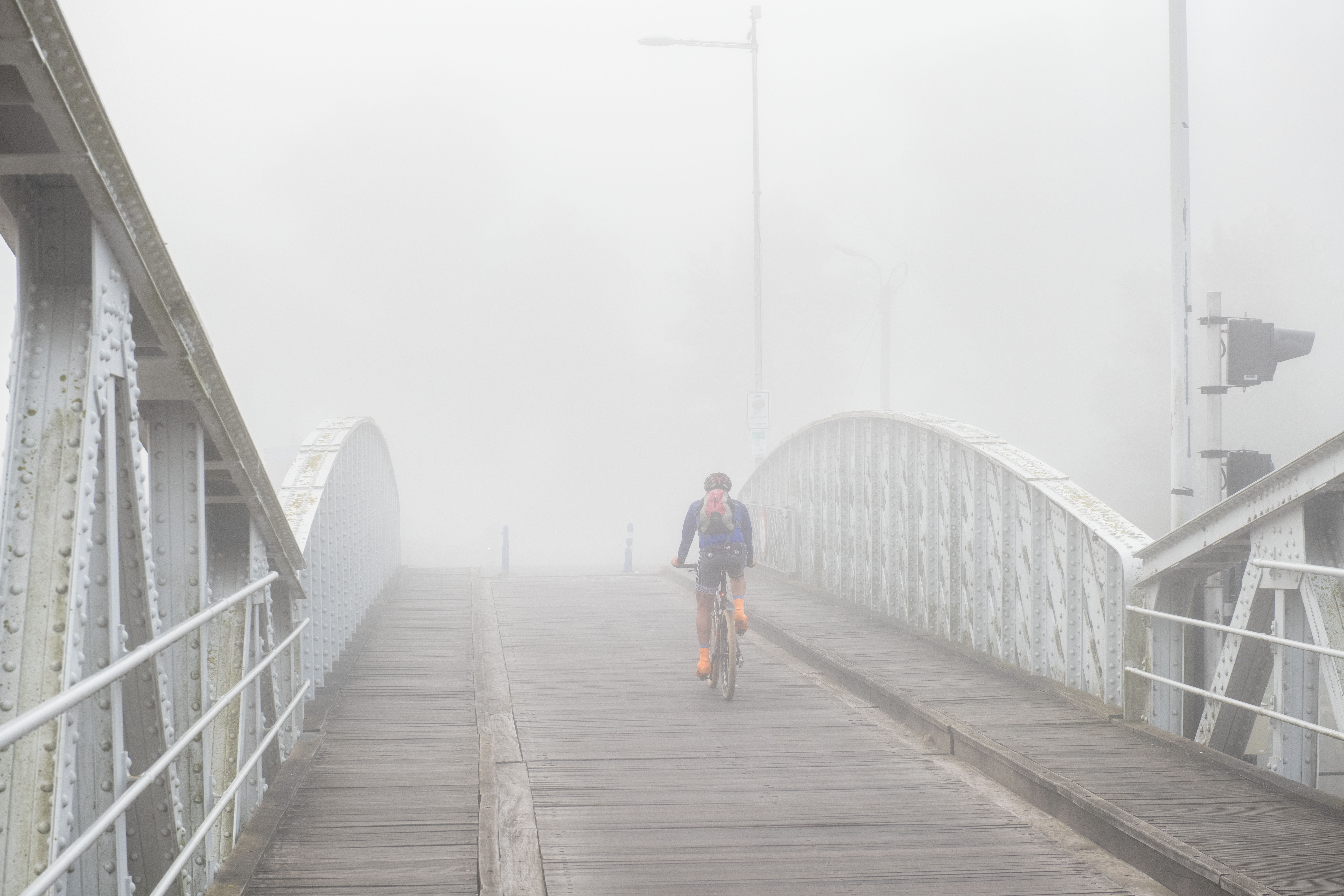 deze-renner-gaat-de-mist-in-weerfoto