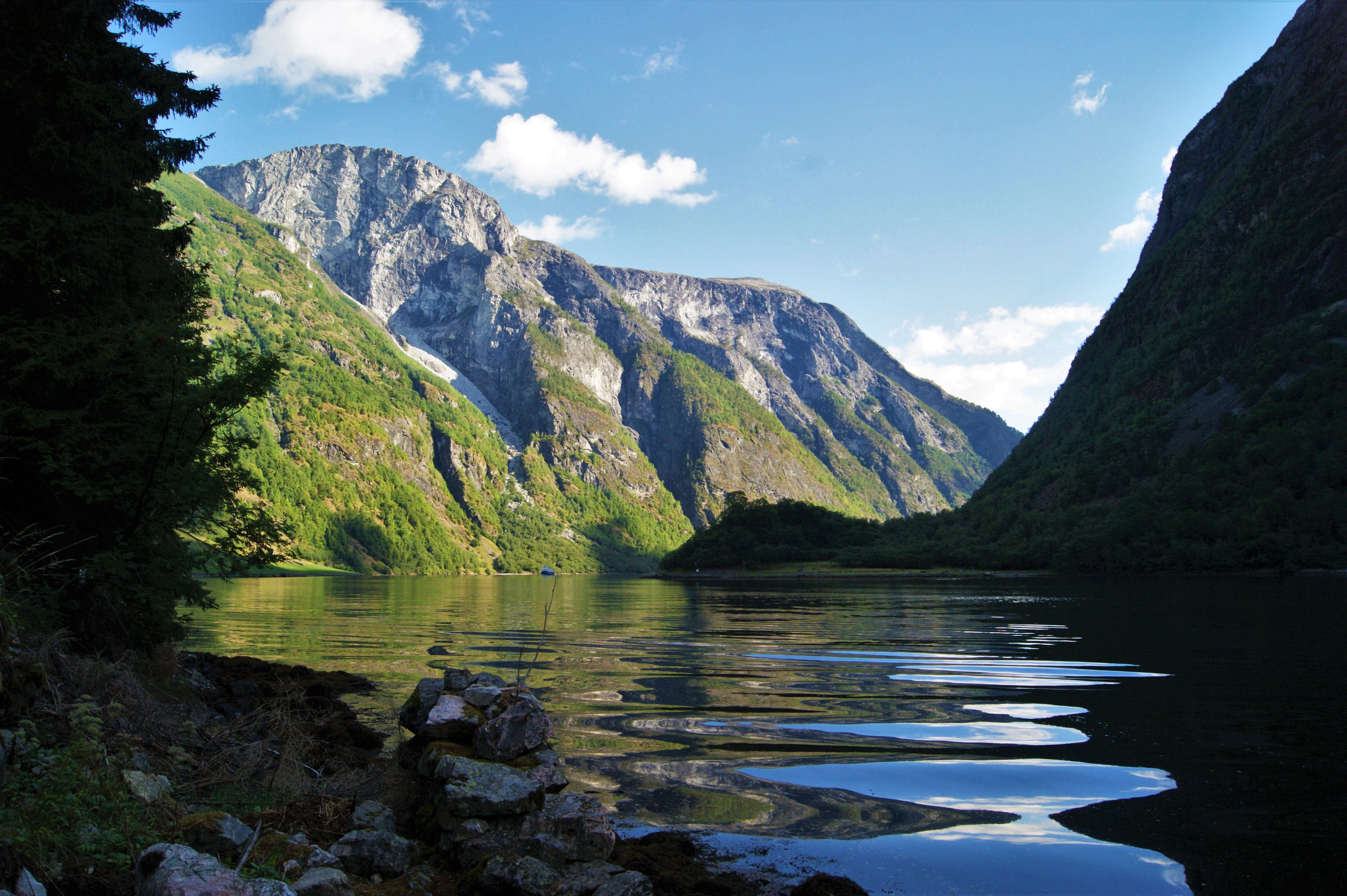 kamperen-aan-het-n%C3%A6r%C3%B8yfjord