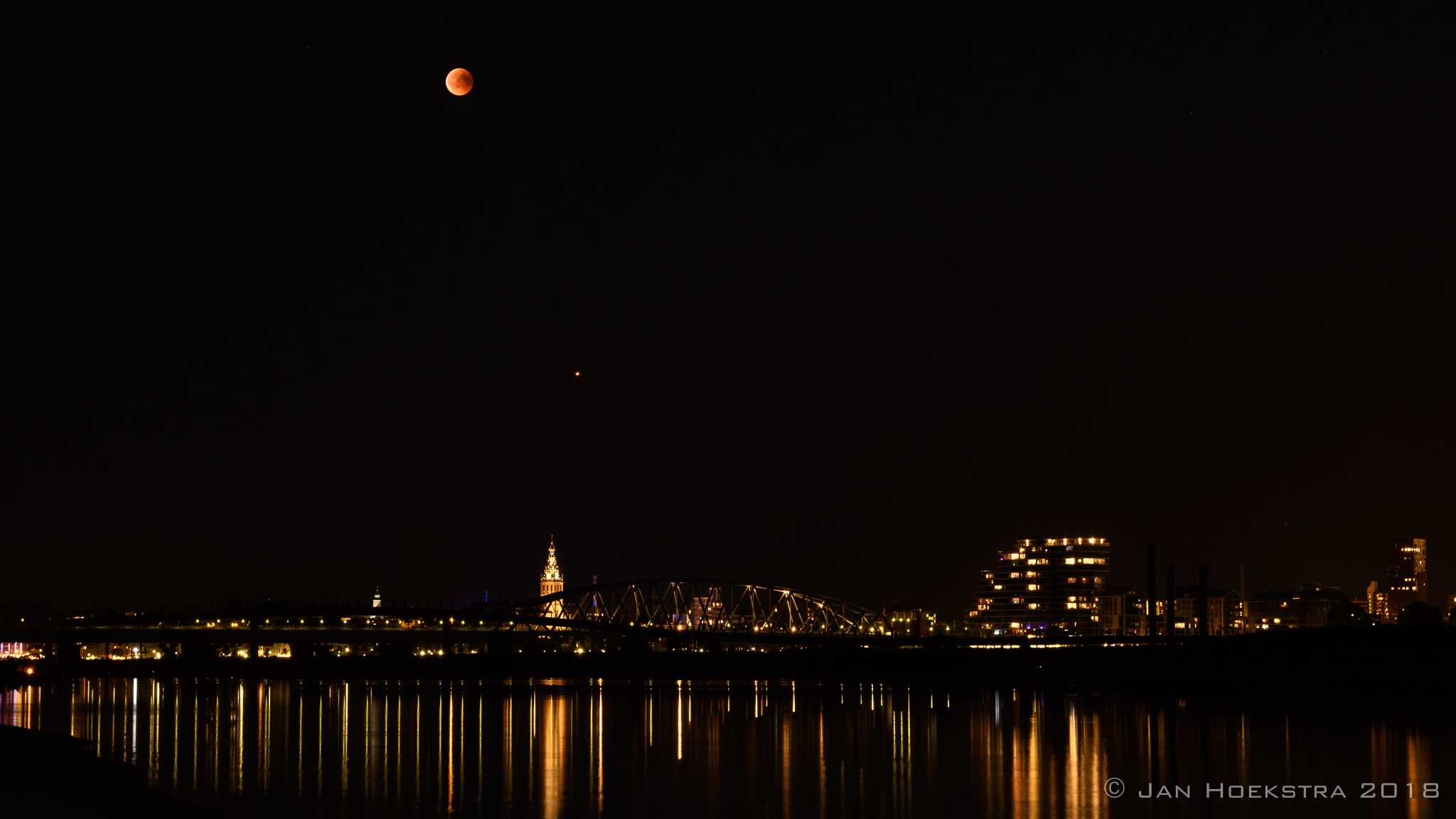 bloedmaan-en-mars-boven-nijmegen