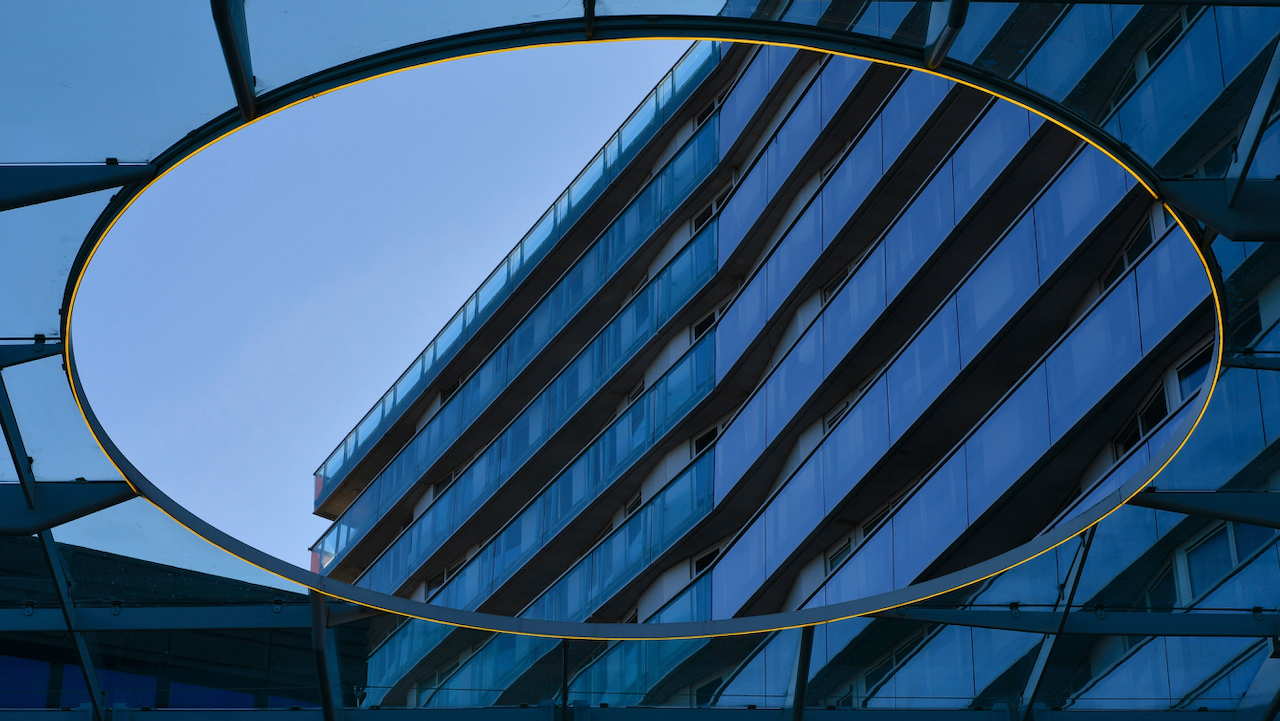 almere-boxed-in-circle